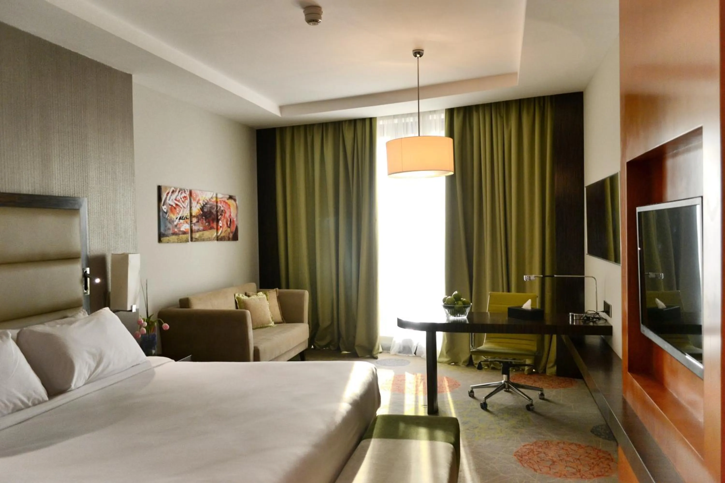 Photo of the whole room, Bed in Holiday Inn Jeddah Gateway by IHG