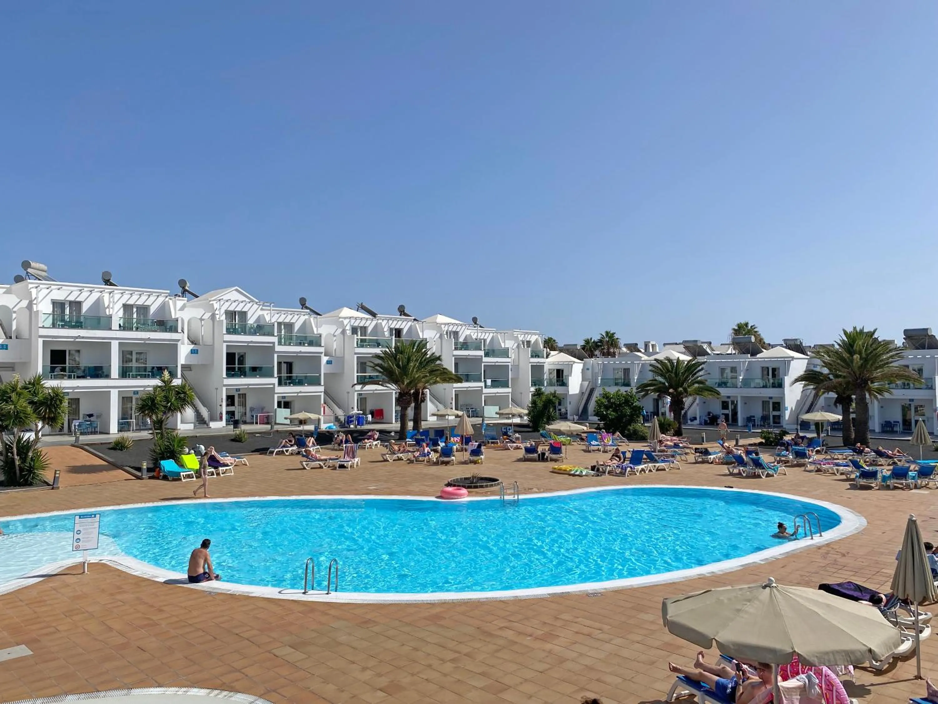Swimming pool in Hotel Plaza Palmeras