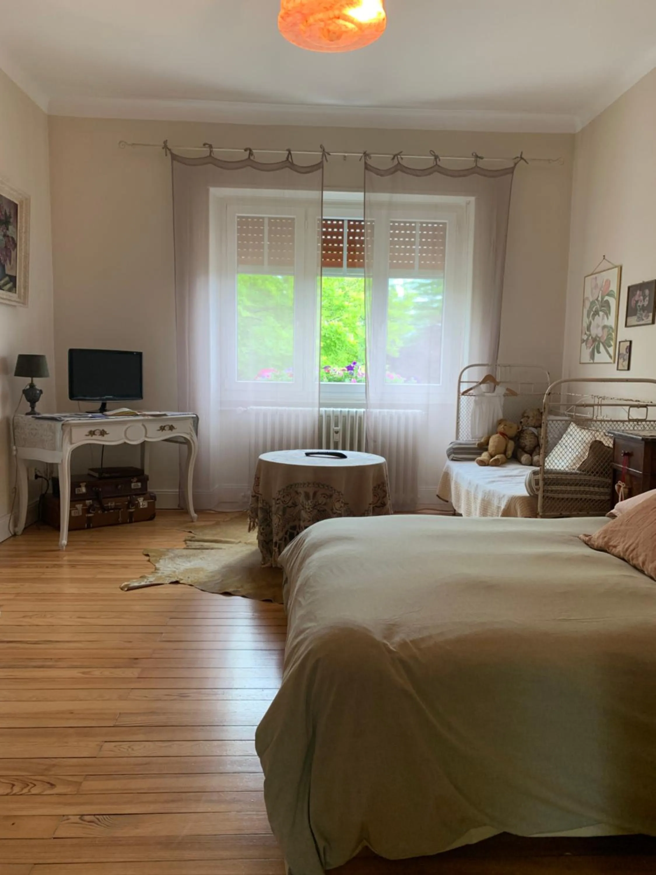 Bedroom, Bed in La Chambre de Marie