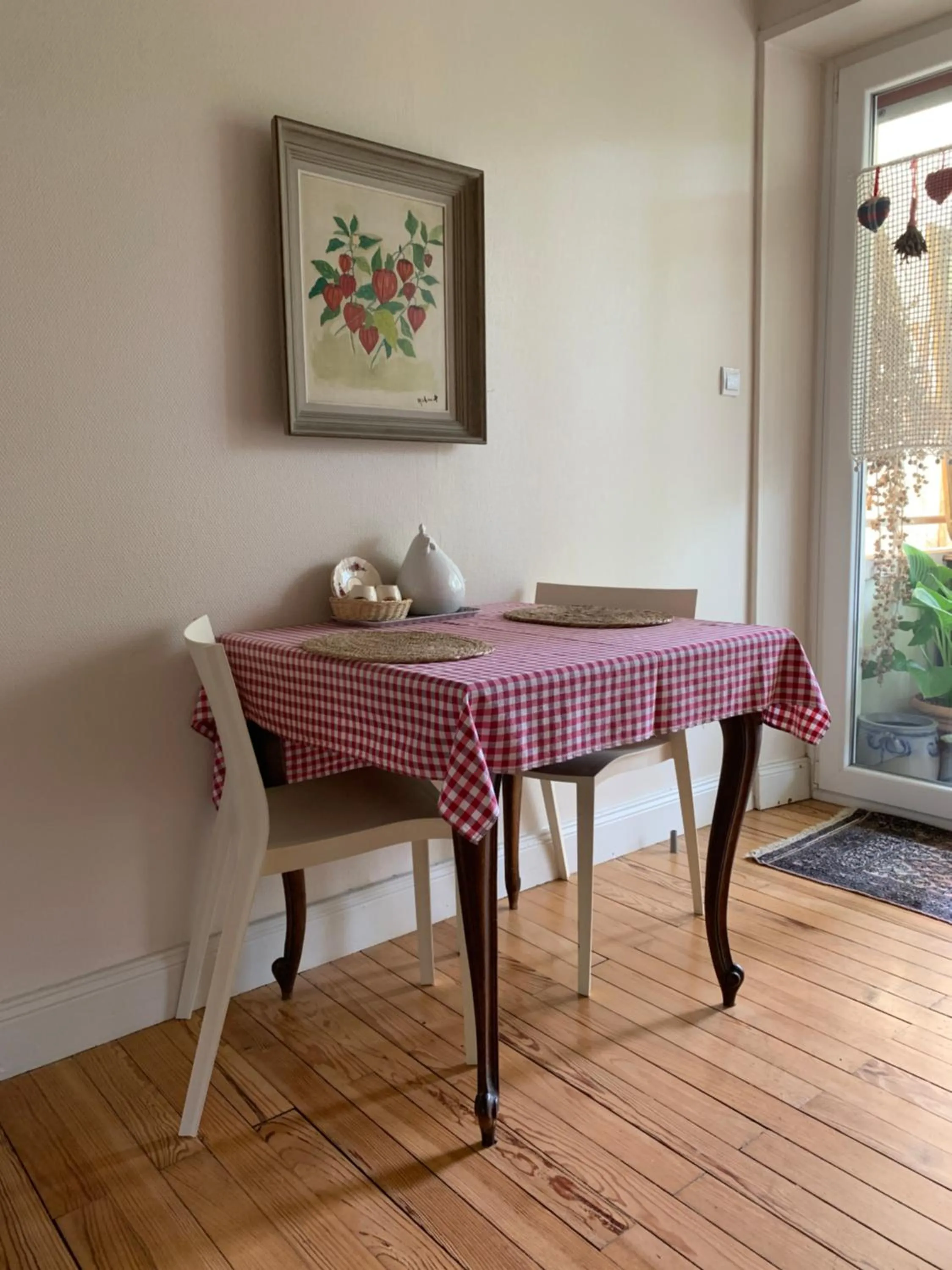 Dining area in La Chambre de Marie