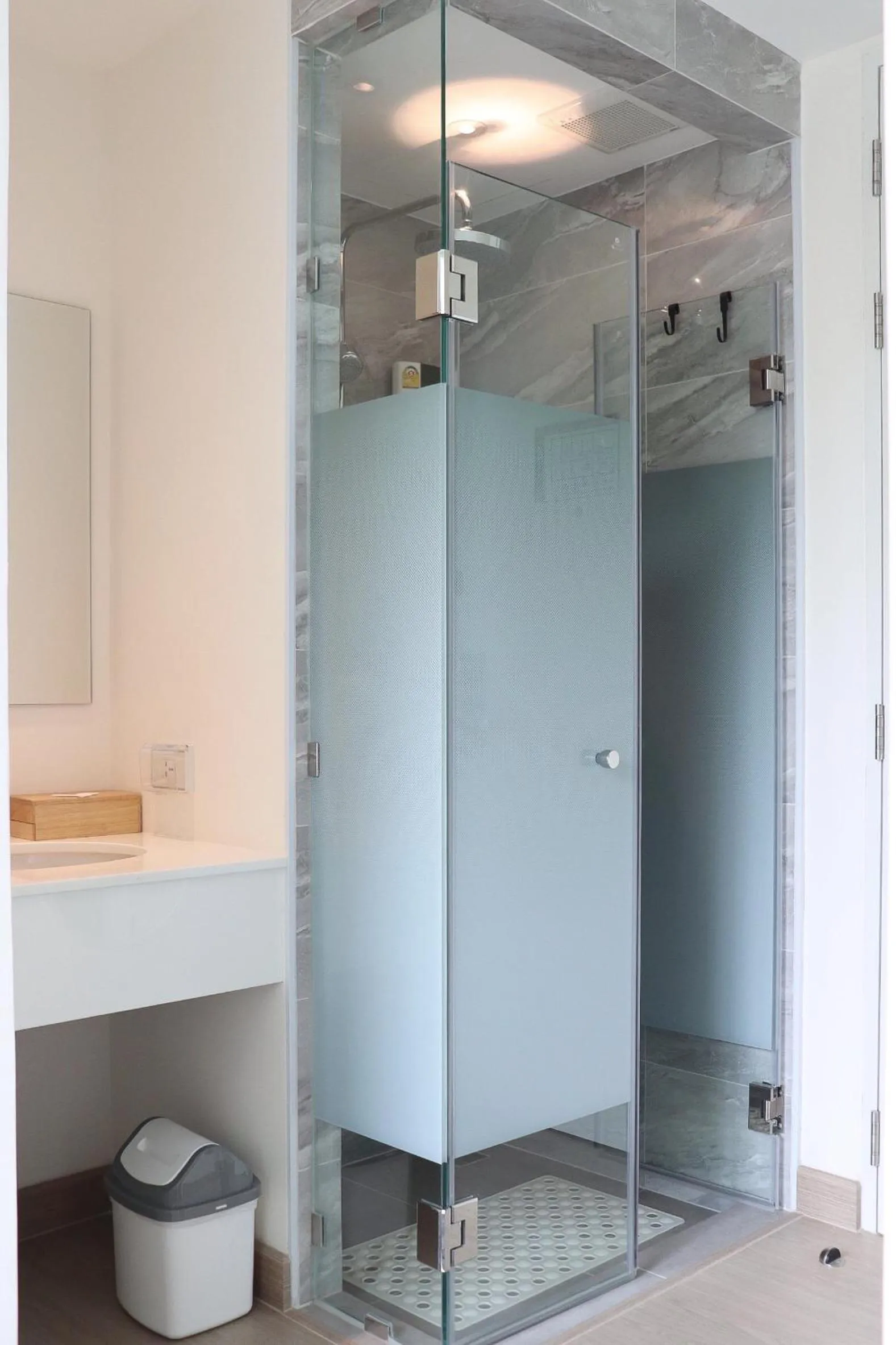 Bathroom in ResT Bangkok Poshtel