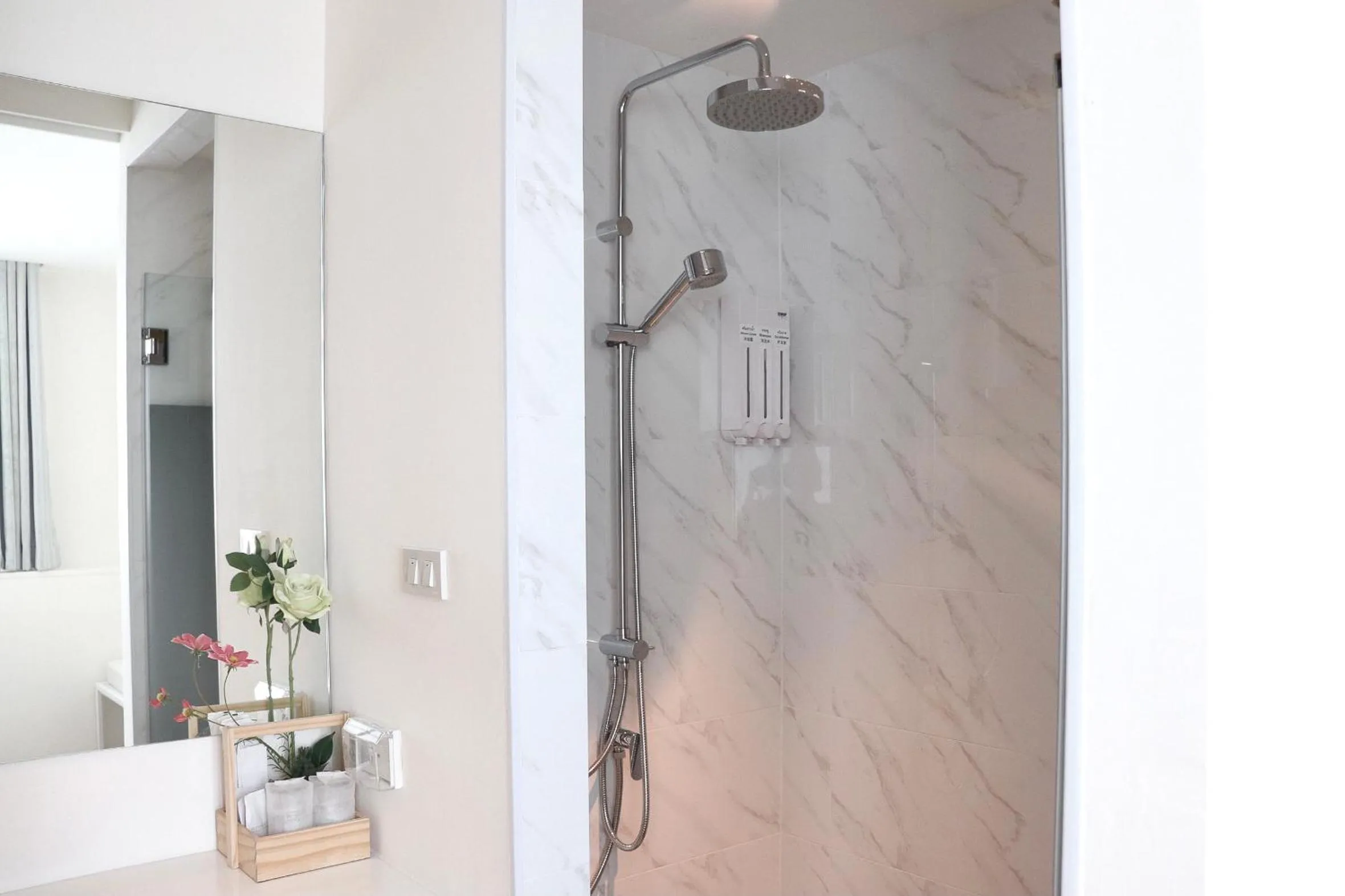 Shower in ResT Bangkok Poshtel