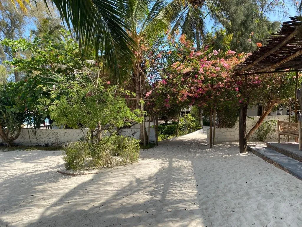 Moonshine Uroa Boutique Hotel