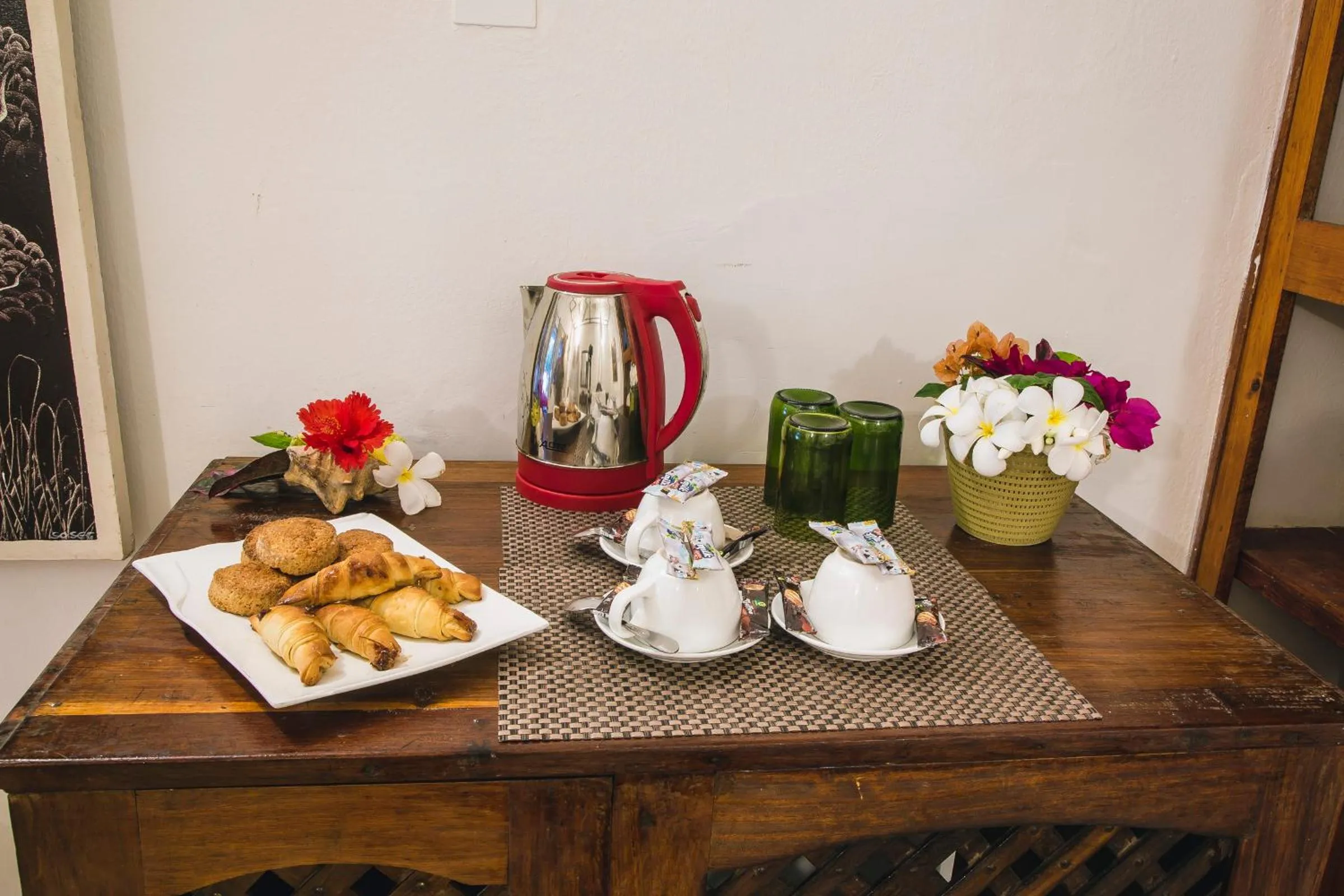 Moonshine Uroa Boutique Hotel