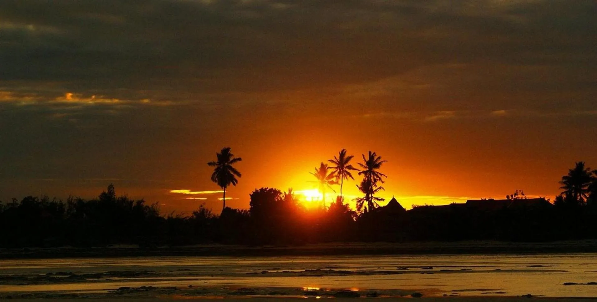 Moonshine Uroa Boutique Hotel