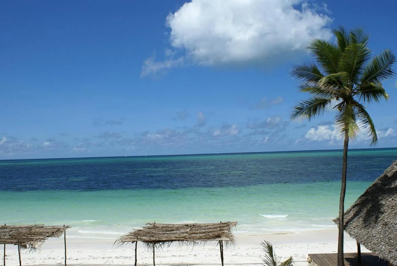 Moonshine Uroa Boutique Hotel