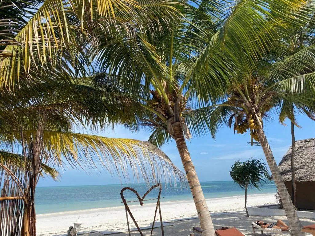 Moonshine Uroa Boutique Hotel