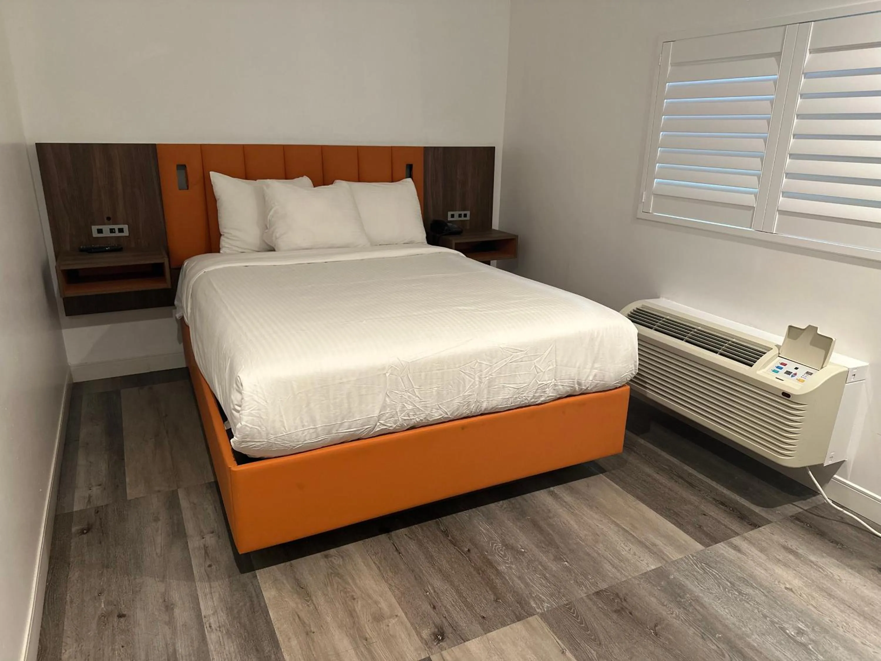 Bed in Hotel Rudra - Hollywood