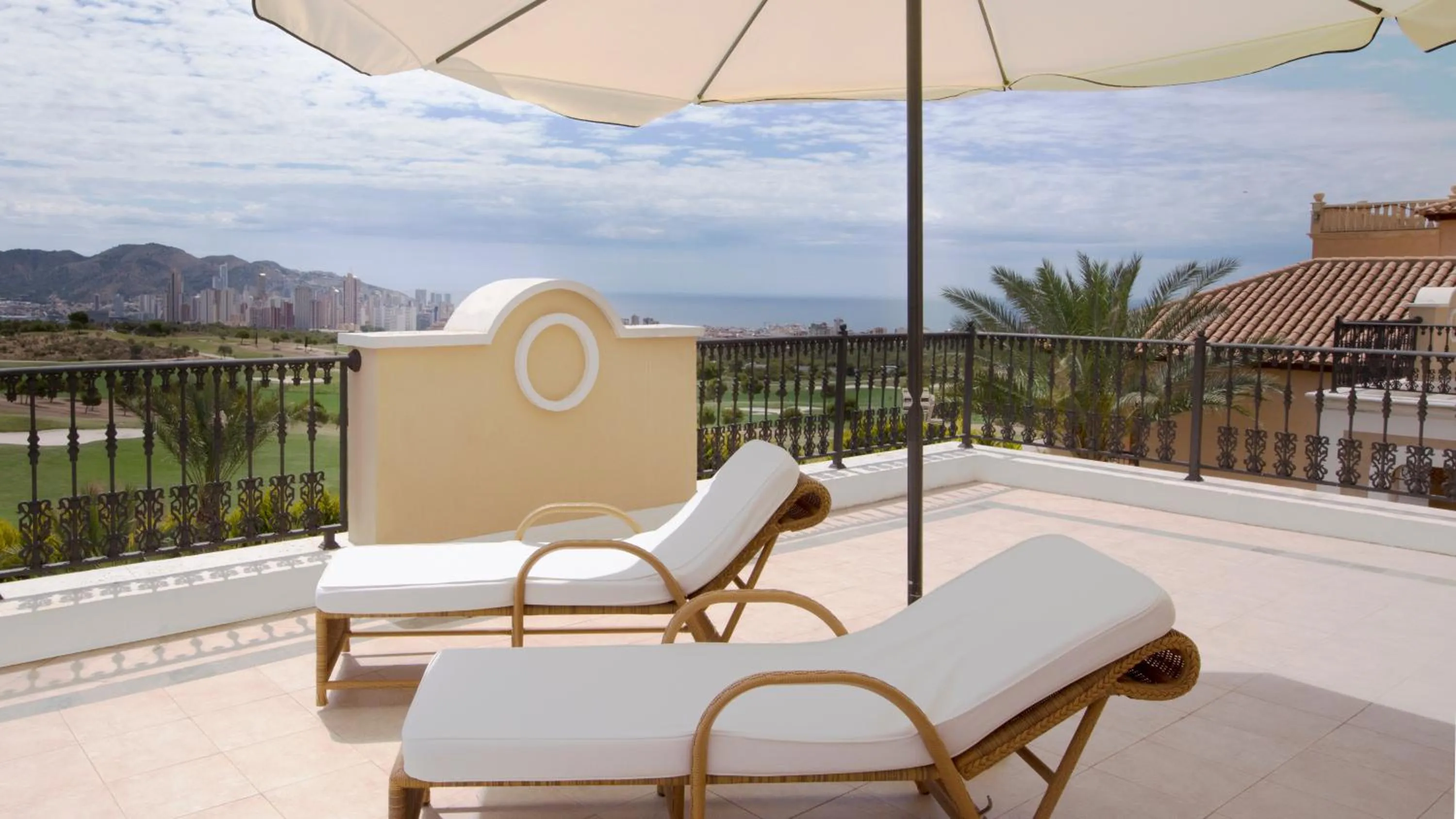 Patio in The Level at Meliá Villaitana