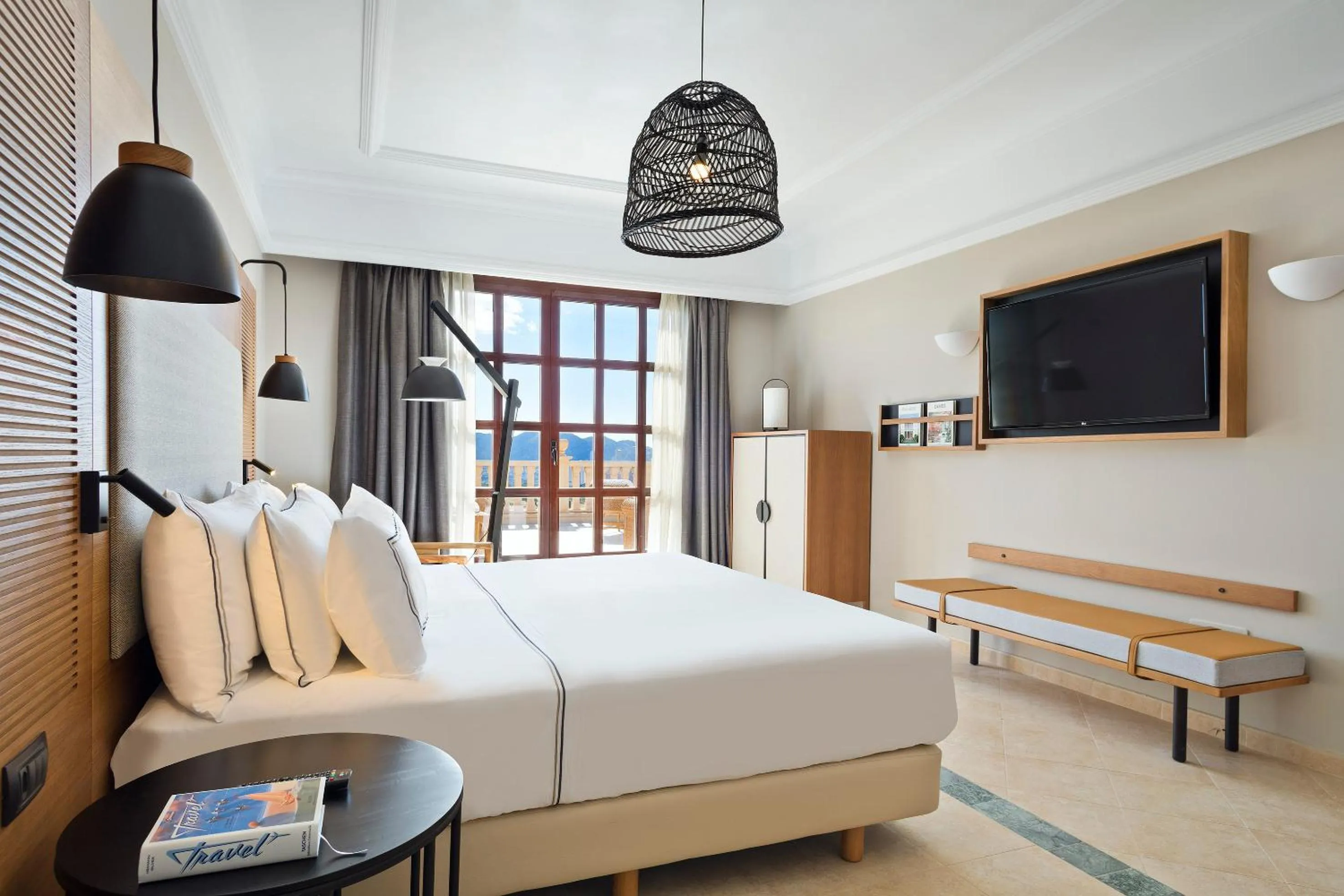 Photo of the whole room, Bed in The Level at Meliá Villaitana