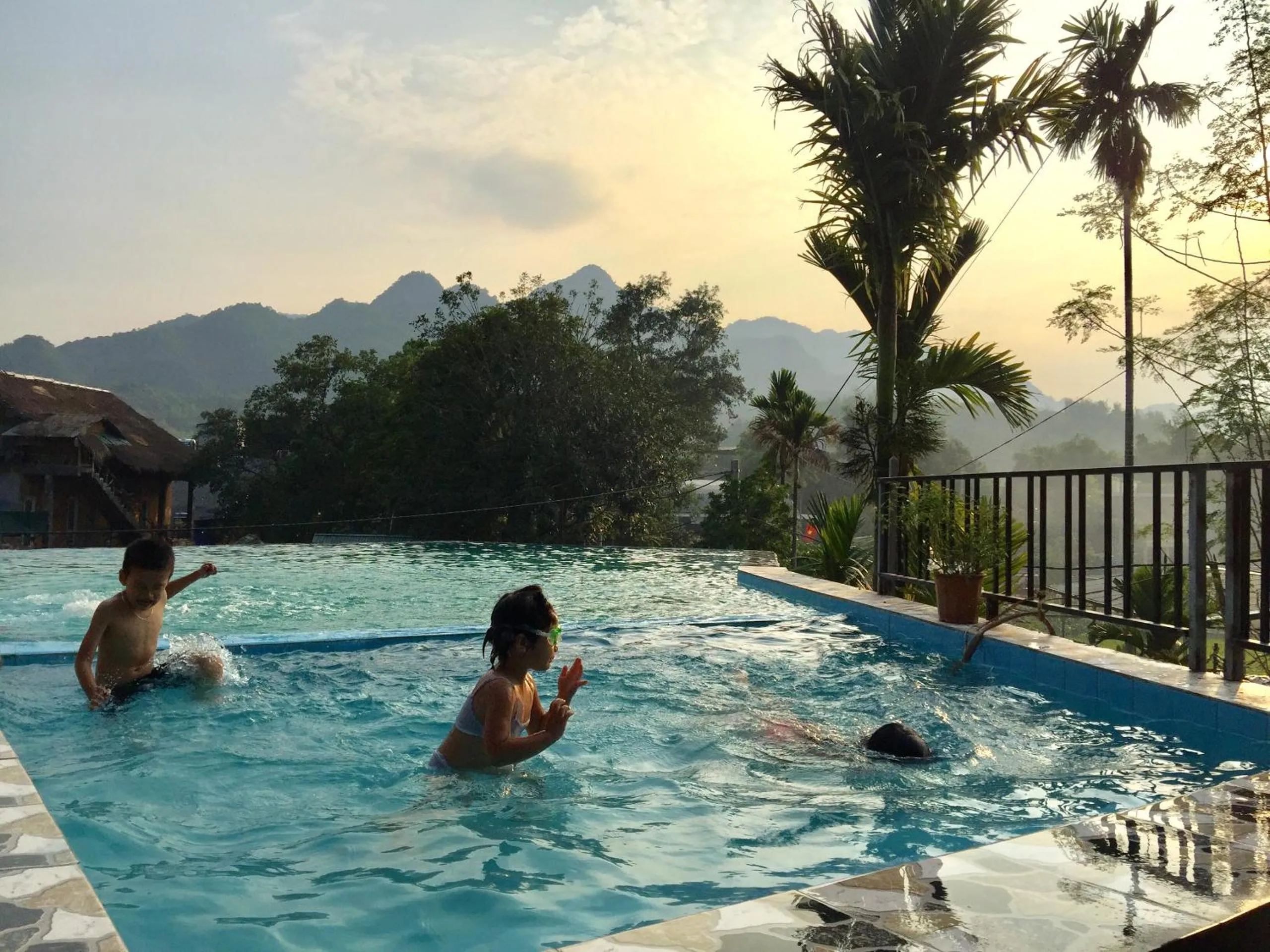Mai Chau Sunset Boutique Hotel