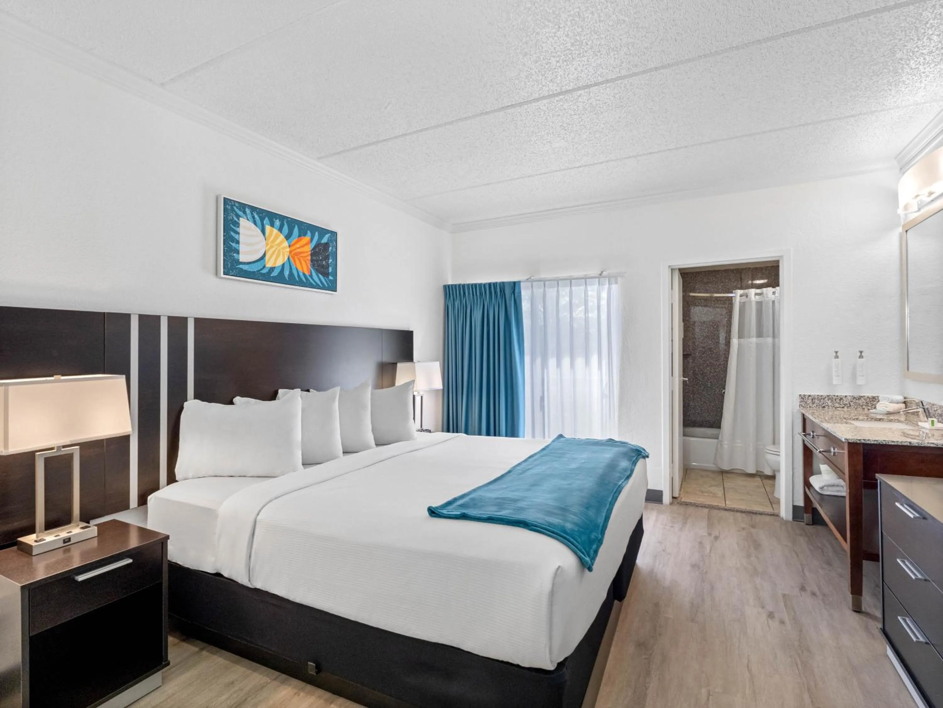 Bedroom, Bed in OASIS BAY SUITES, Tampa, Busch Gardens, USF