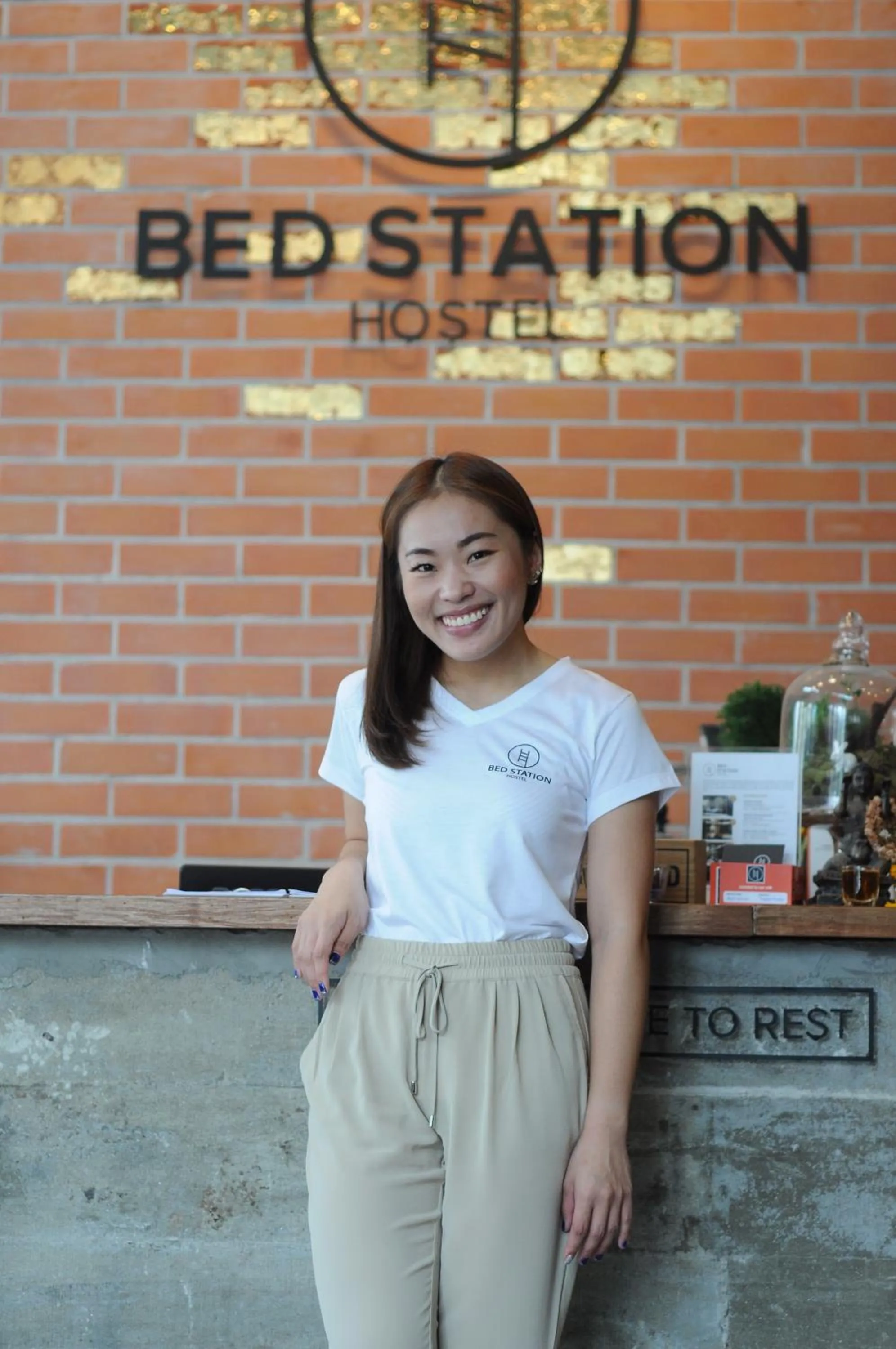 Staff in BED STATION Hostel Ratchthewi