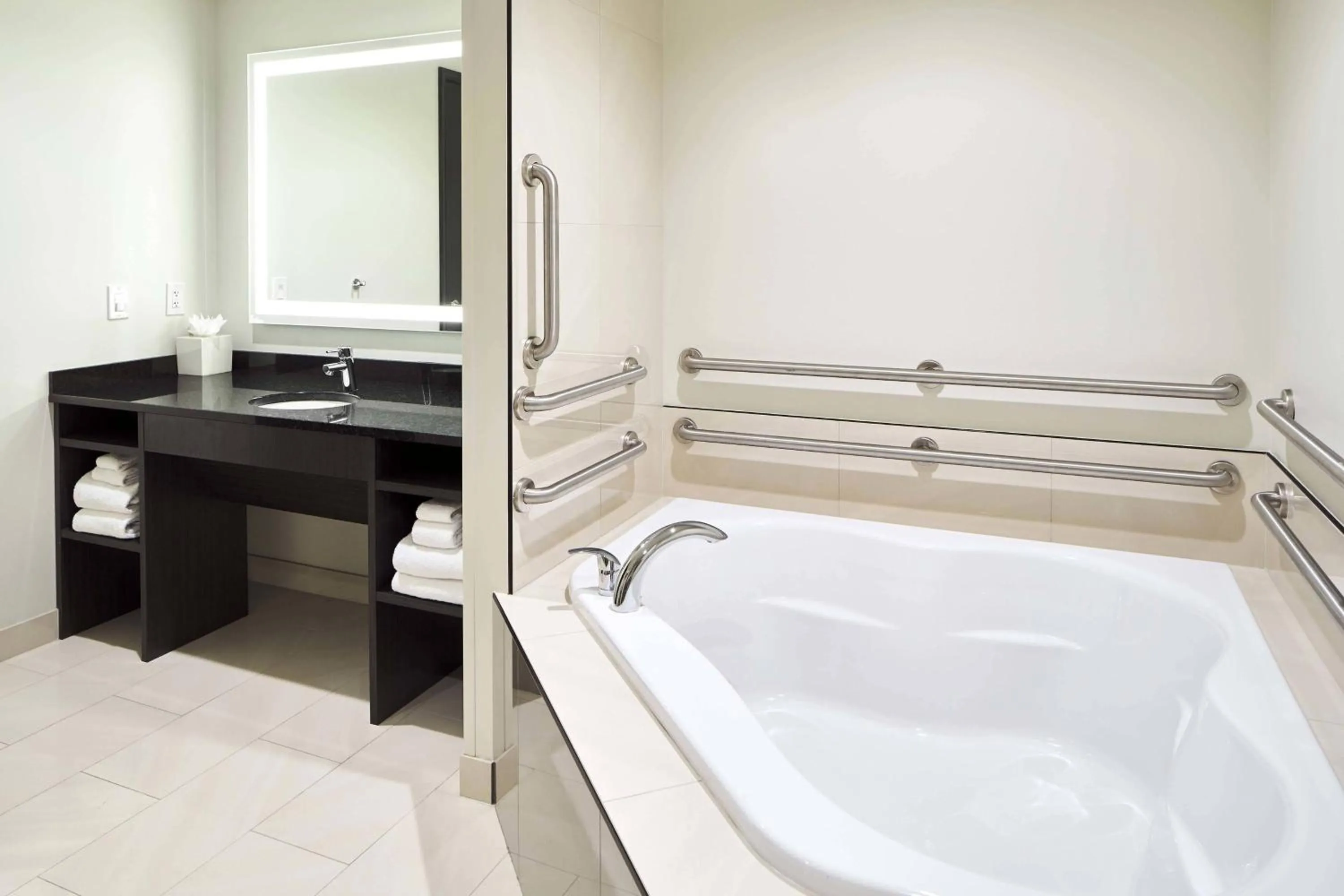 Bathroom in The Davenport Grand, Autograph Collection