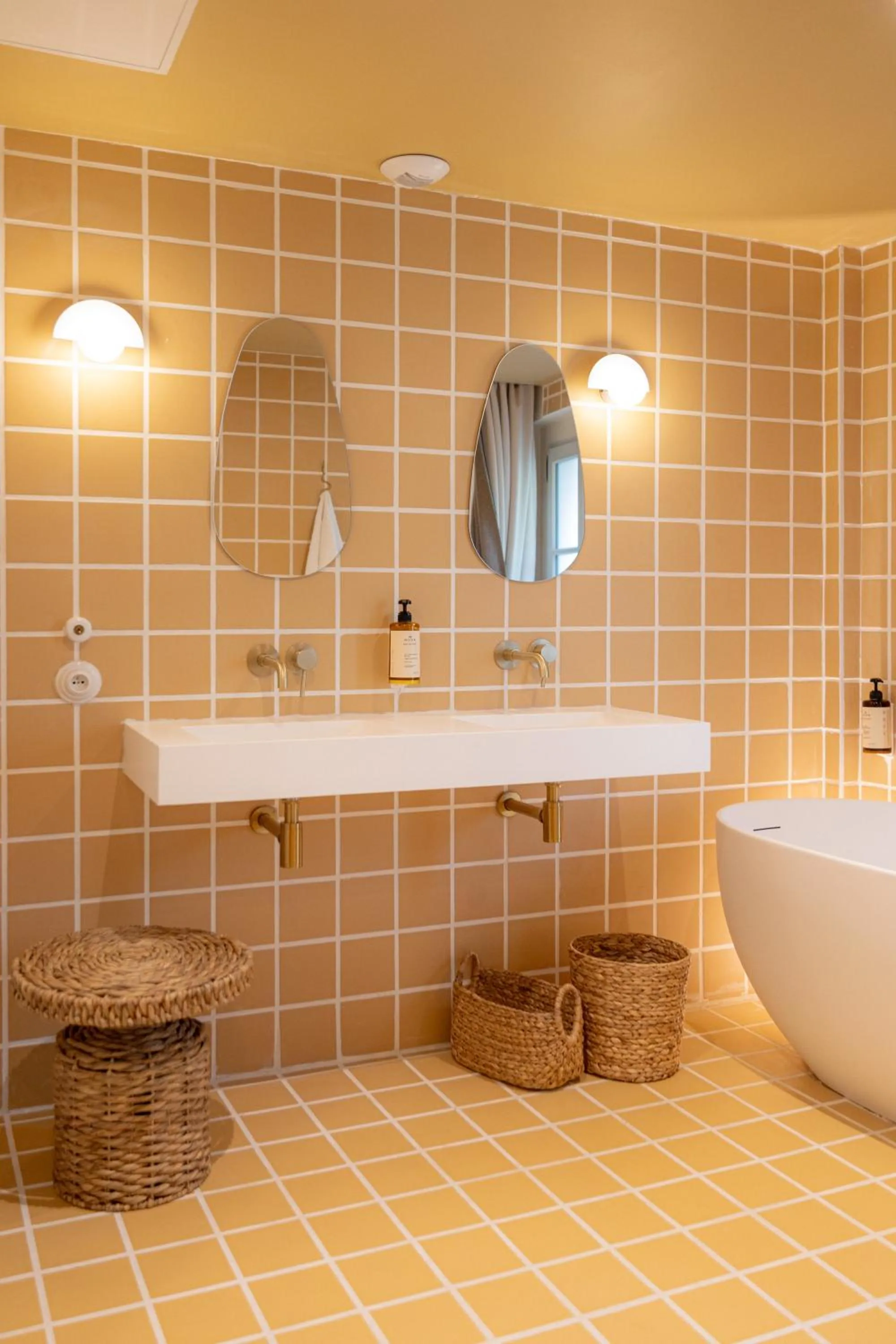 Bathroom in Hotel M Soleil - Montpellier Centre Saint Roch