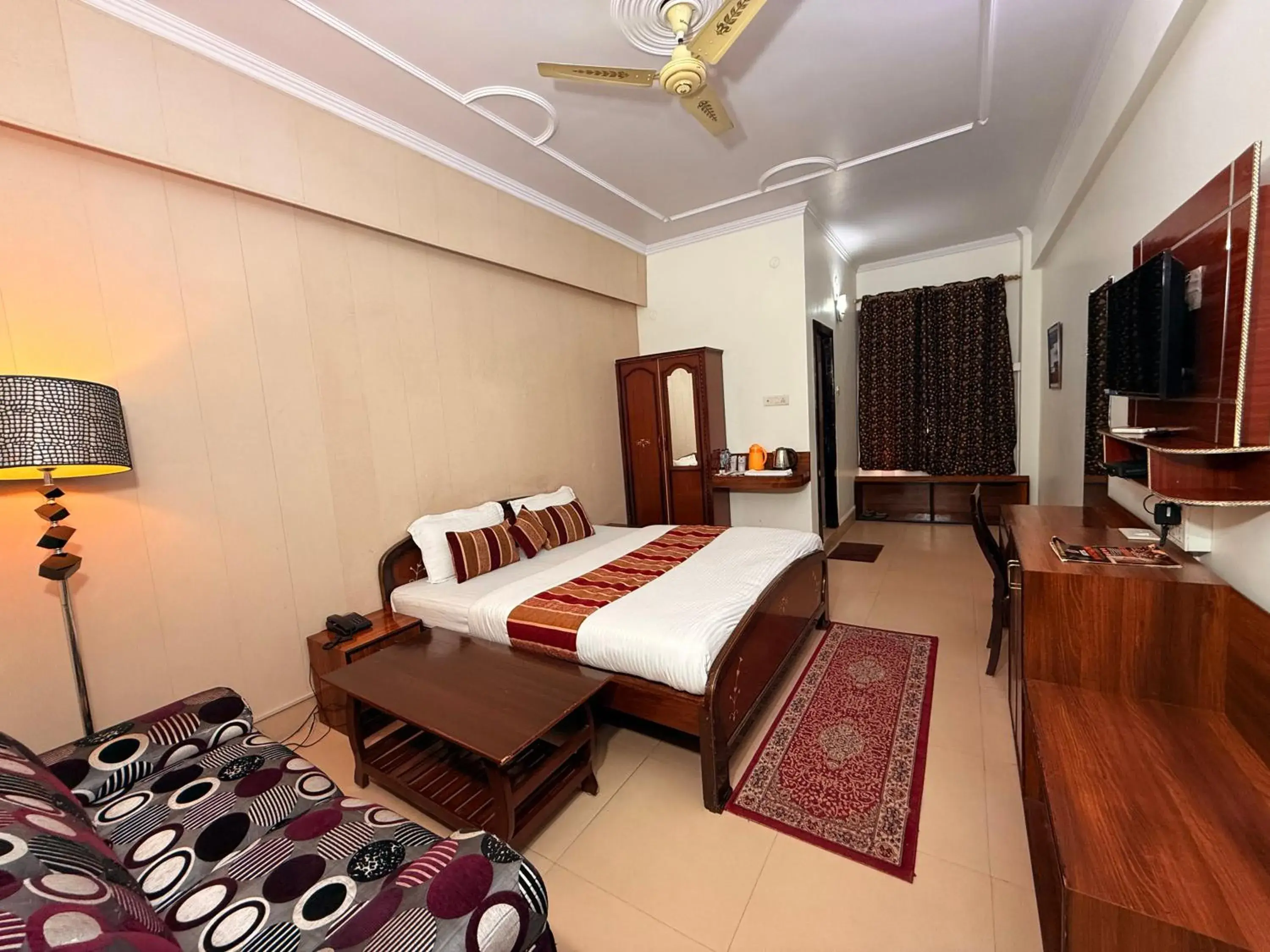 Superior Double Room in Hotel Mandakini Superior Double Room in Hotel Mandakini