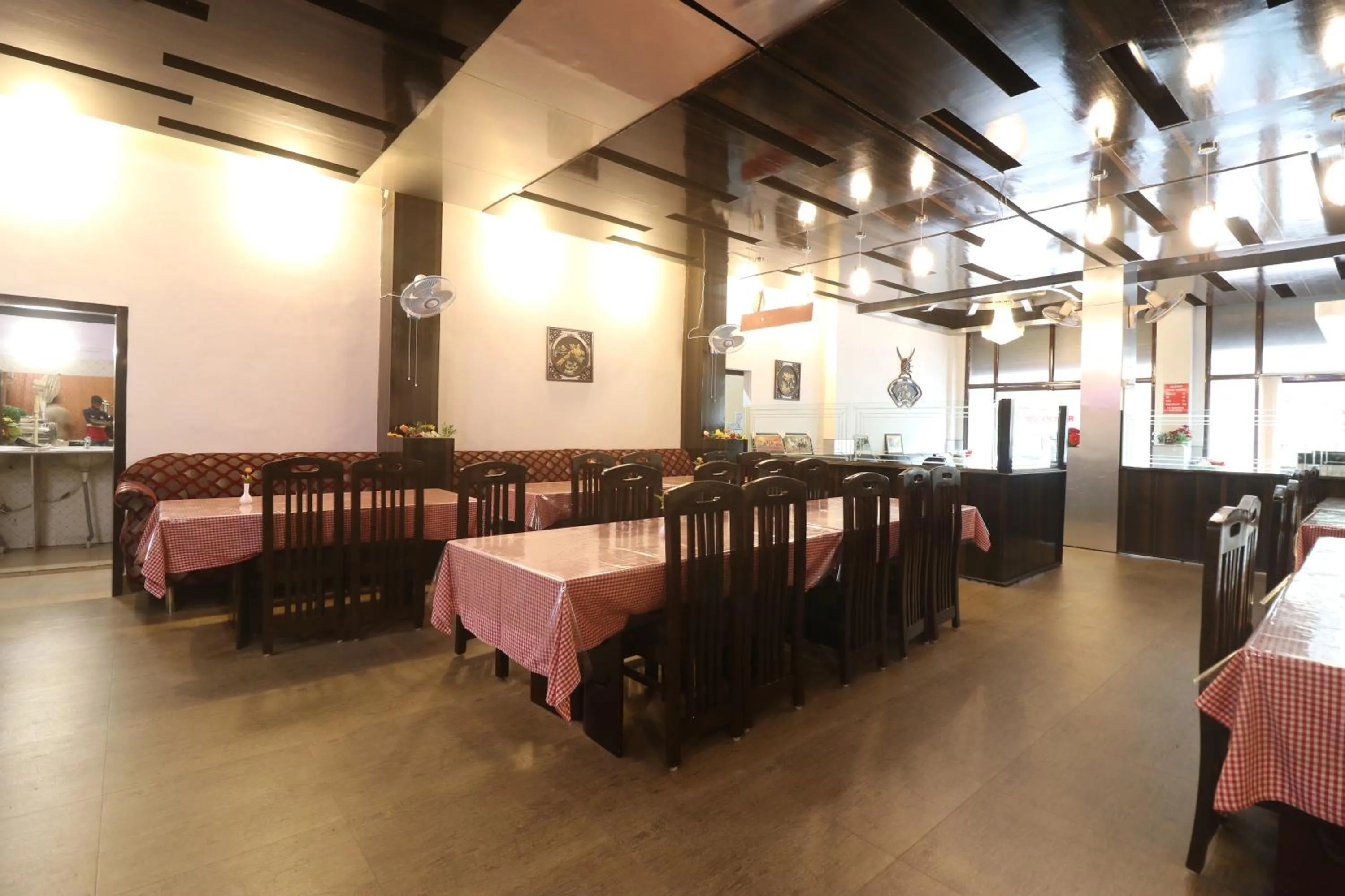 Restaurant/places to eat in Hotel Mandakini