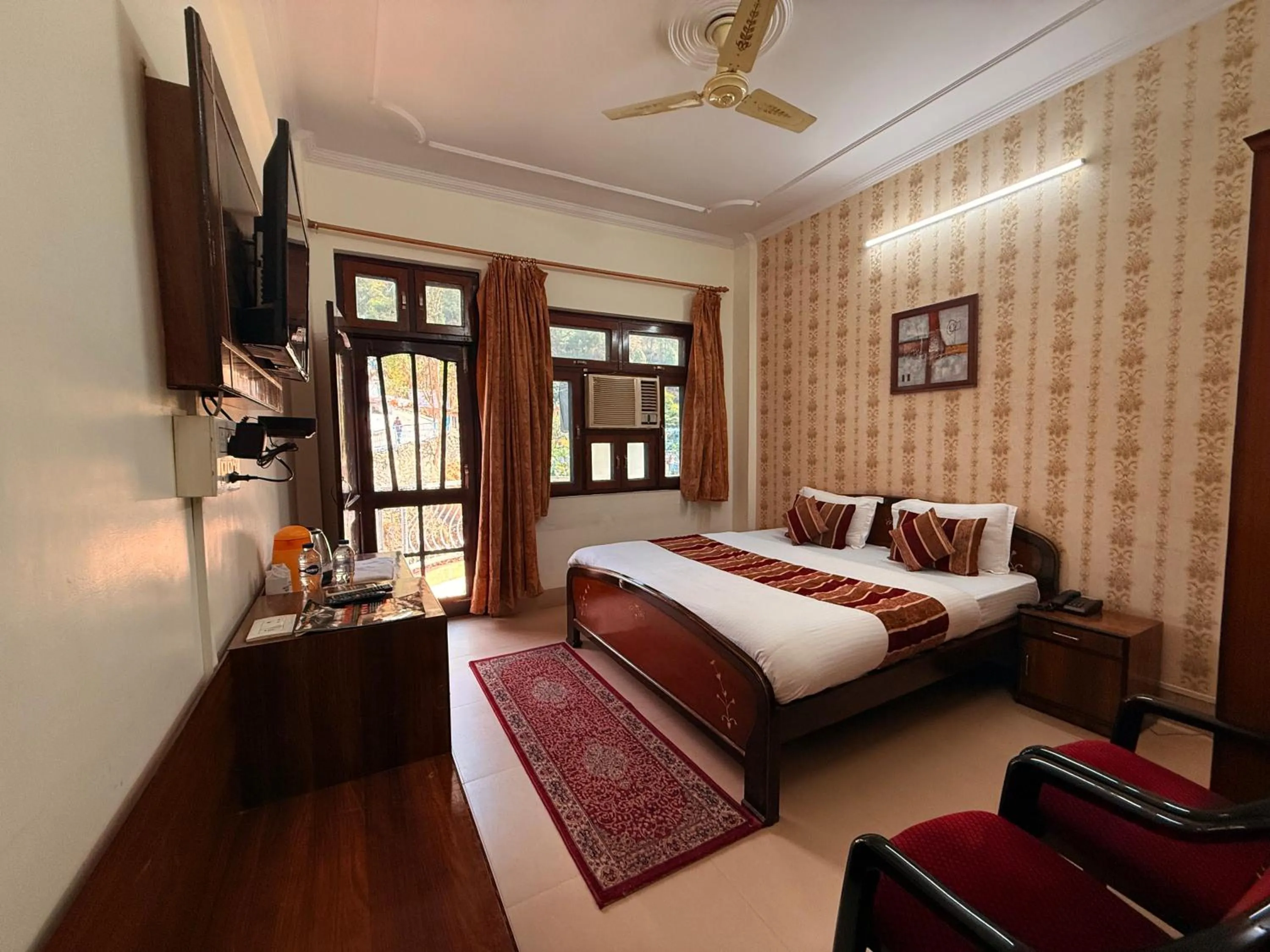 Bedroom, Bed in Hotel Mandakini