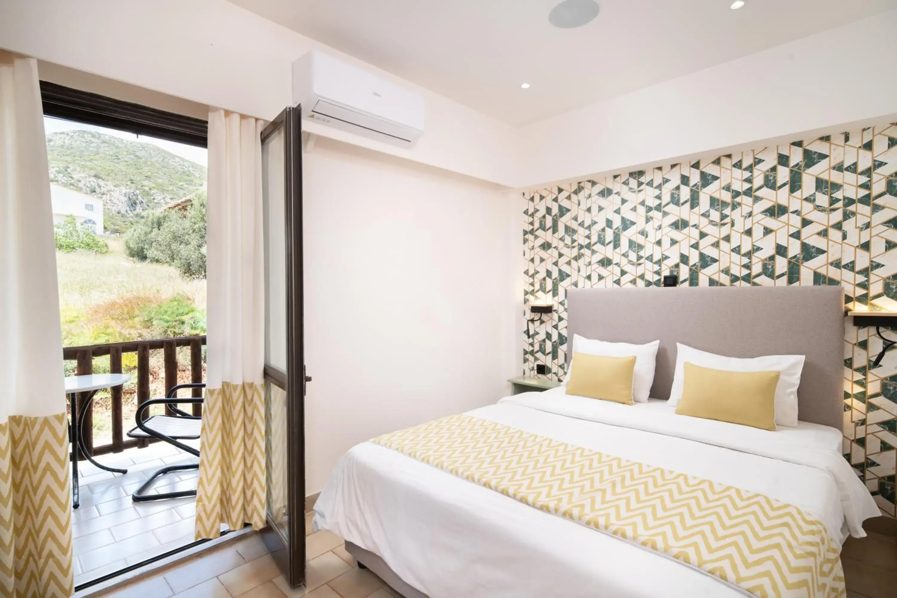 Economy One-Bedroom Apartment with Mountain View in Monemvasia Green Apartments Economy One-Bedroom Apartment with Mountain View in Monemvasia Green Apartments