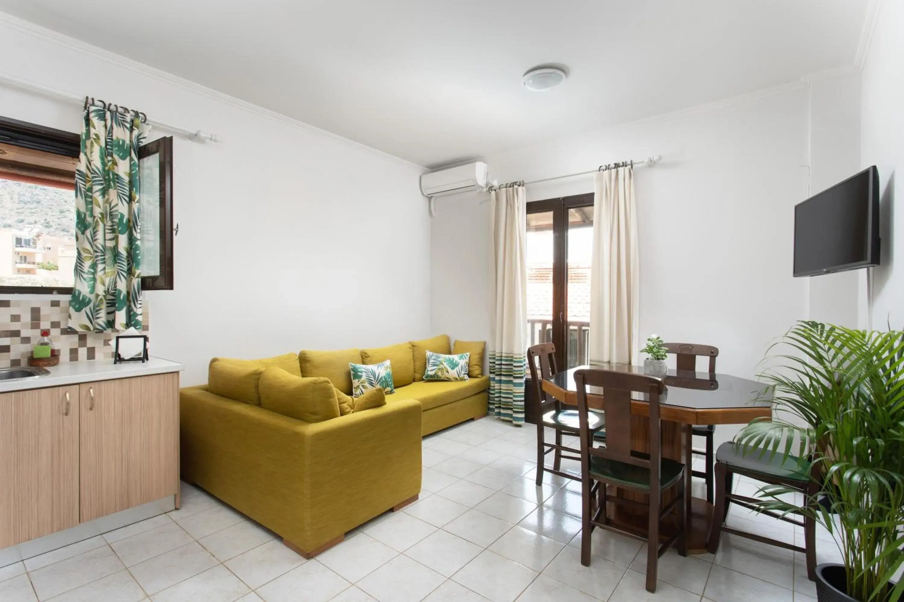 Two-Bedroom Apartment with Sea View in Monemvasia Green Apartments Two-Bedroom Apartment with Sea View in Monemvasia Green Apartments