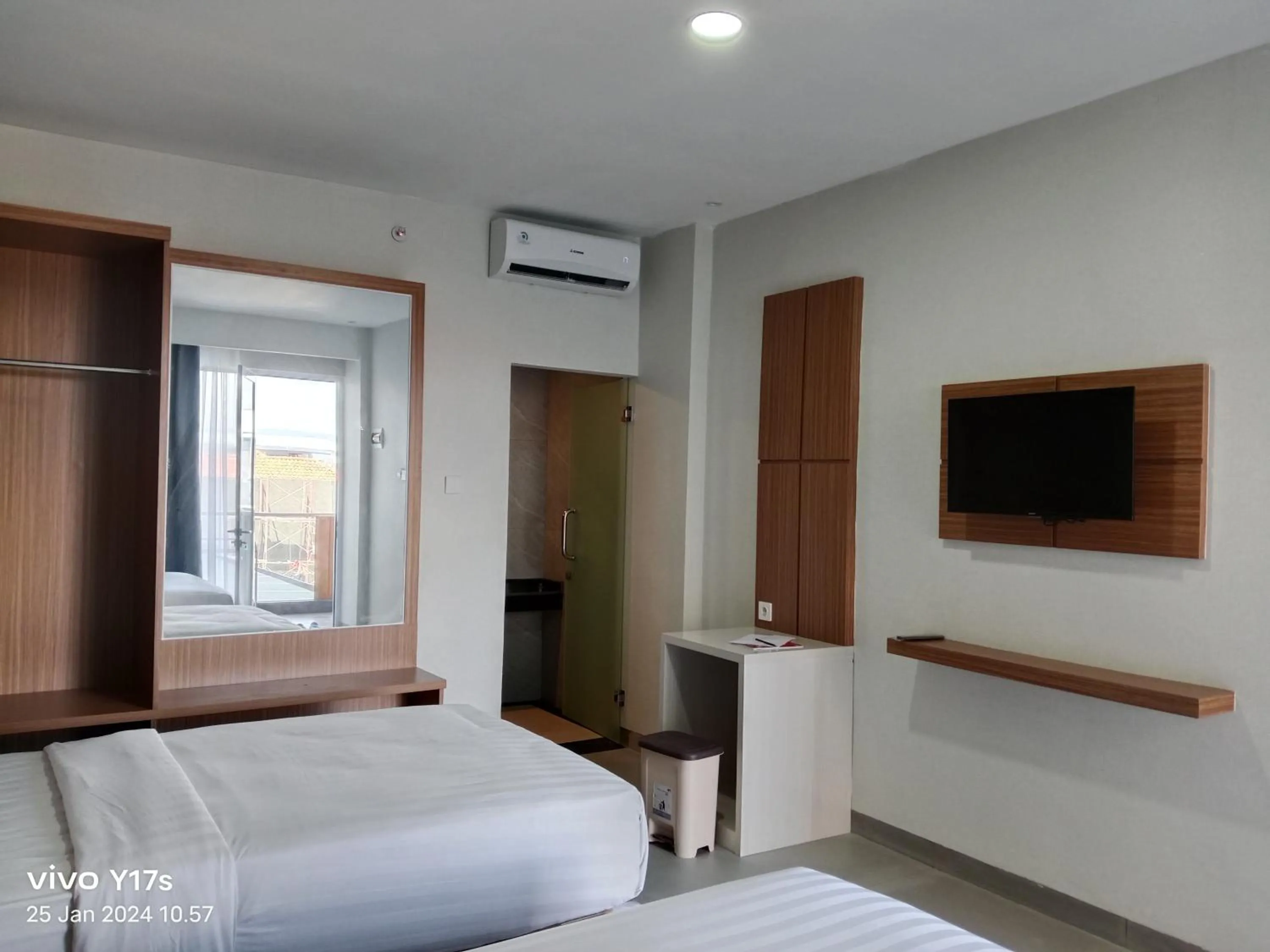 Bedroom, Bed in Grand Cahaya Hotel Pangandaran