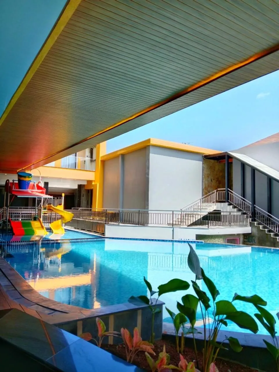 Swimming pool in Grand Cahaya Hotel Pangandaran