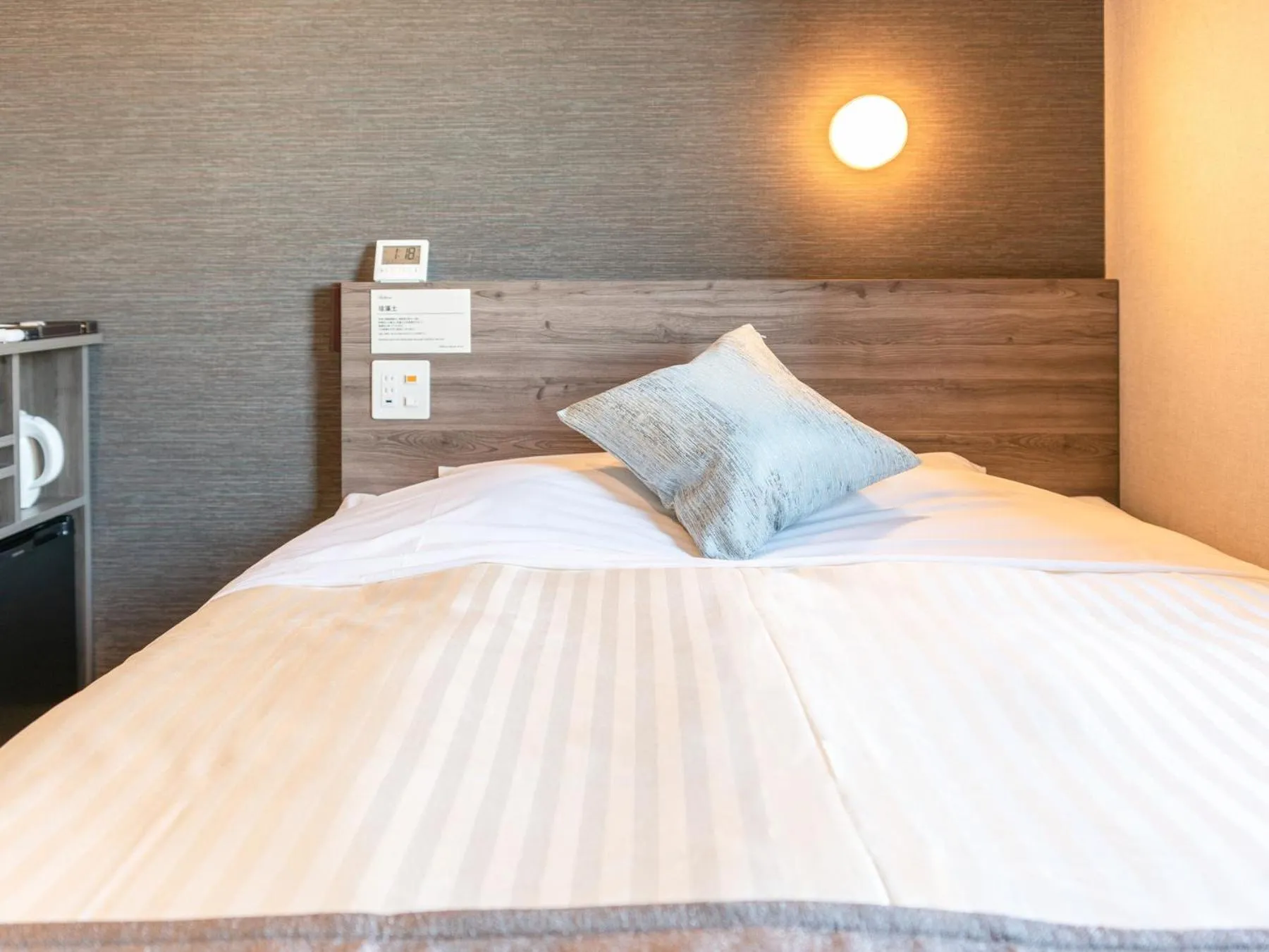 Bed in Super Hotel Premier Nagoya Sakuradoriguchi