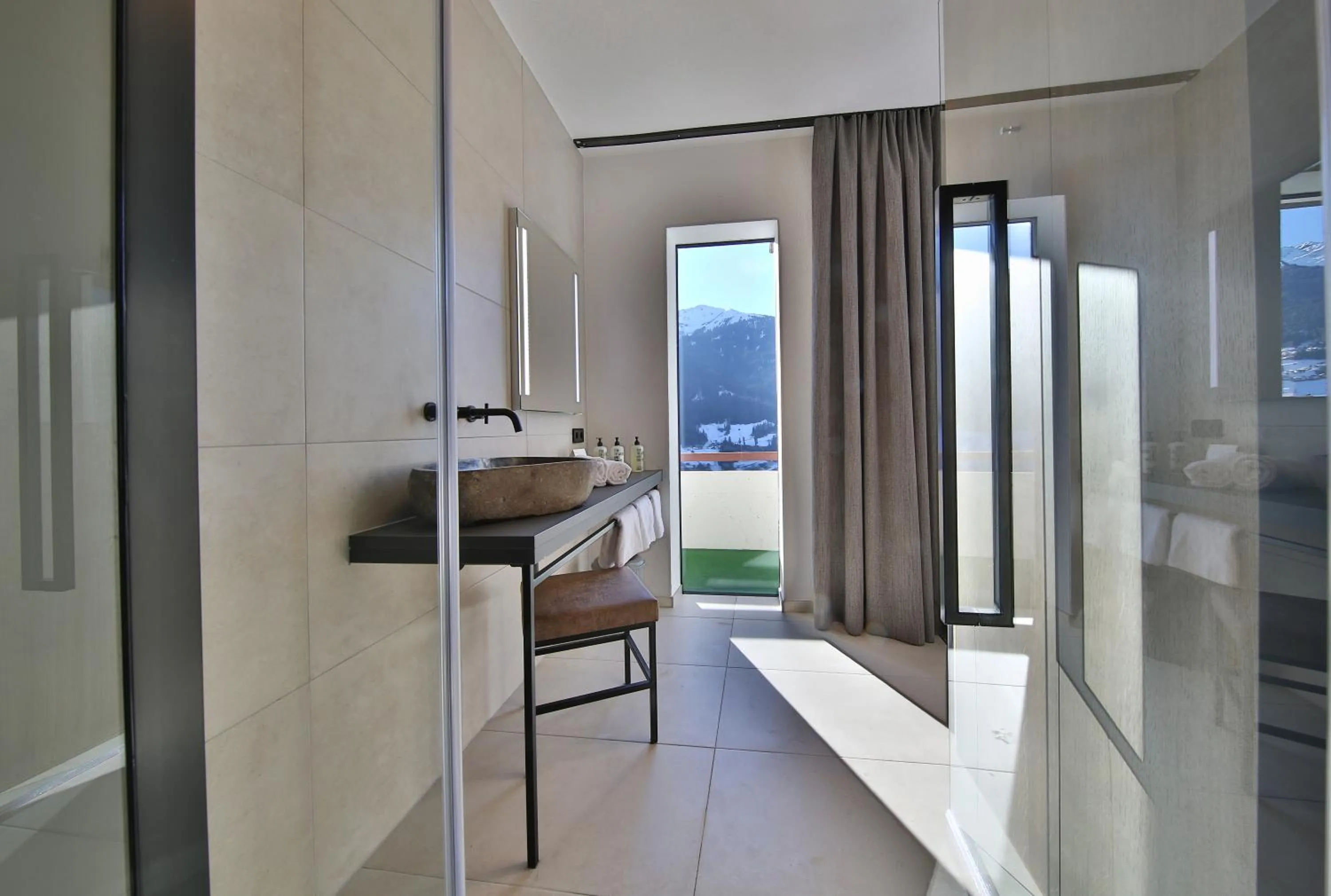 Bathroom, Bed in Panoramahotel Fliesserhof