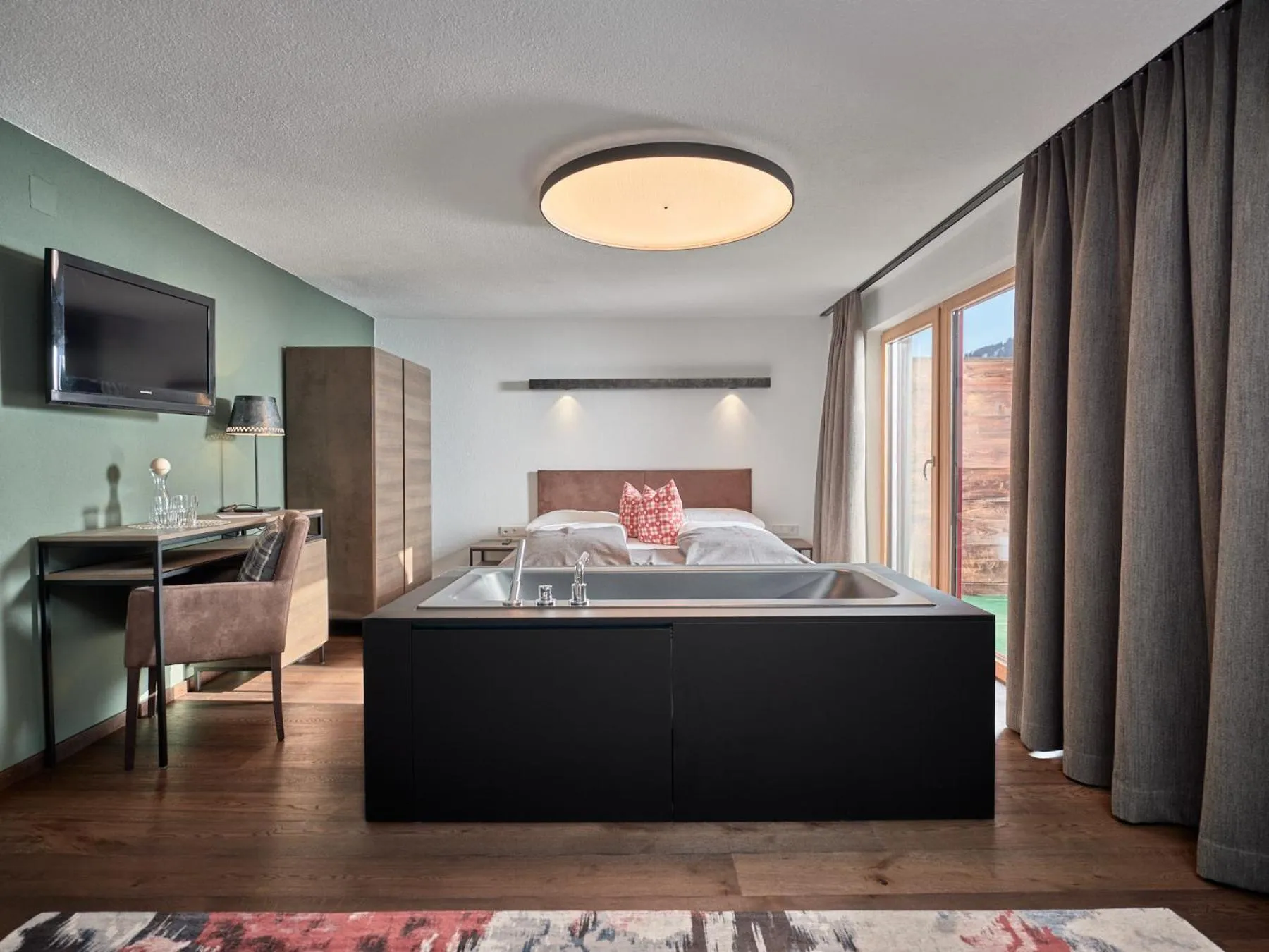 Bath, Bed in Panoramahotel Fliesserhof