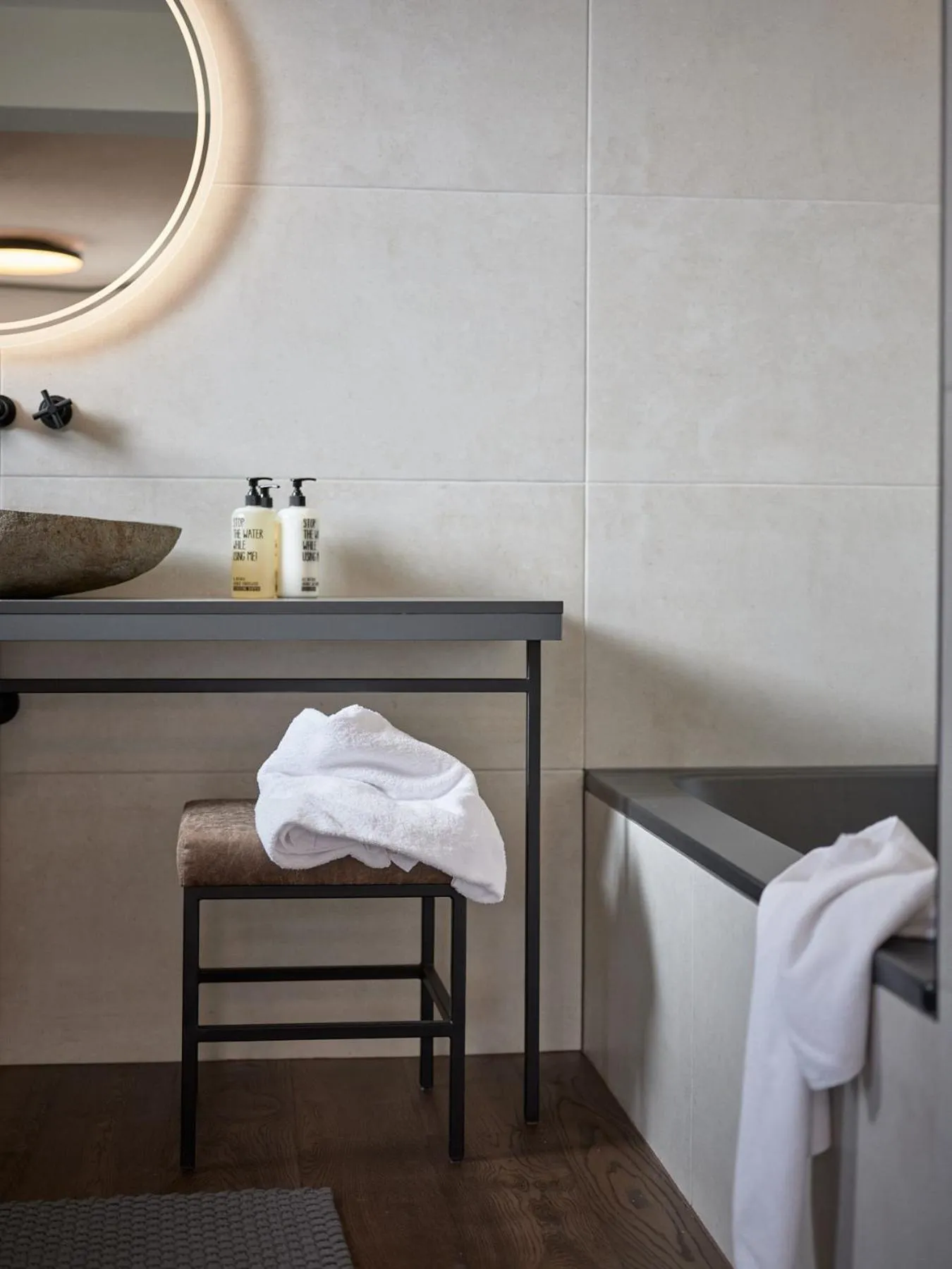 Bath, Bed in Panoramahotel Fliesserhof