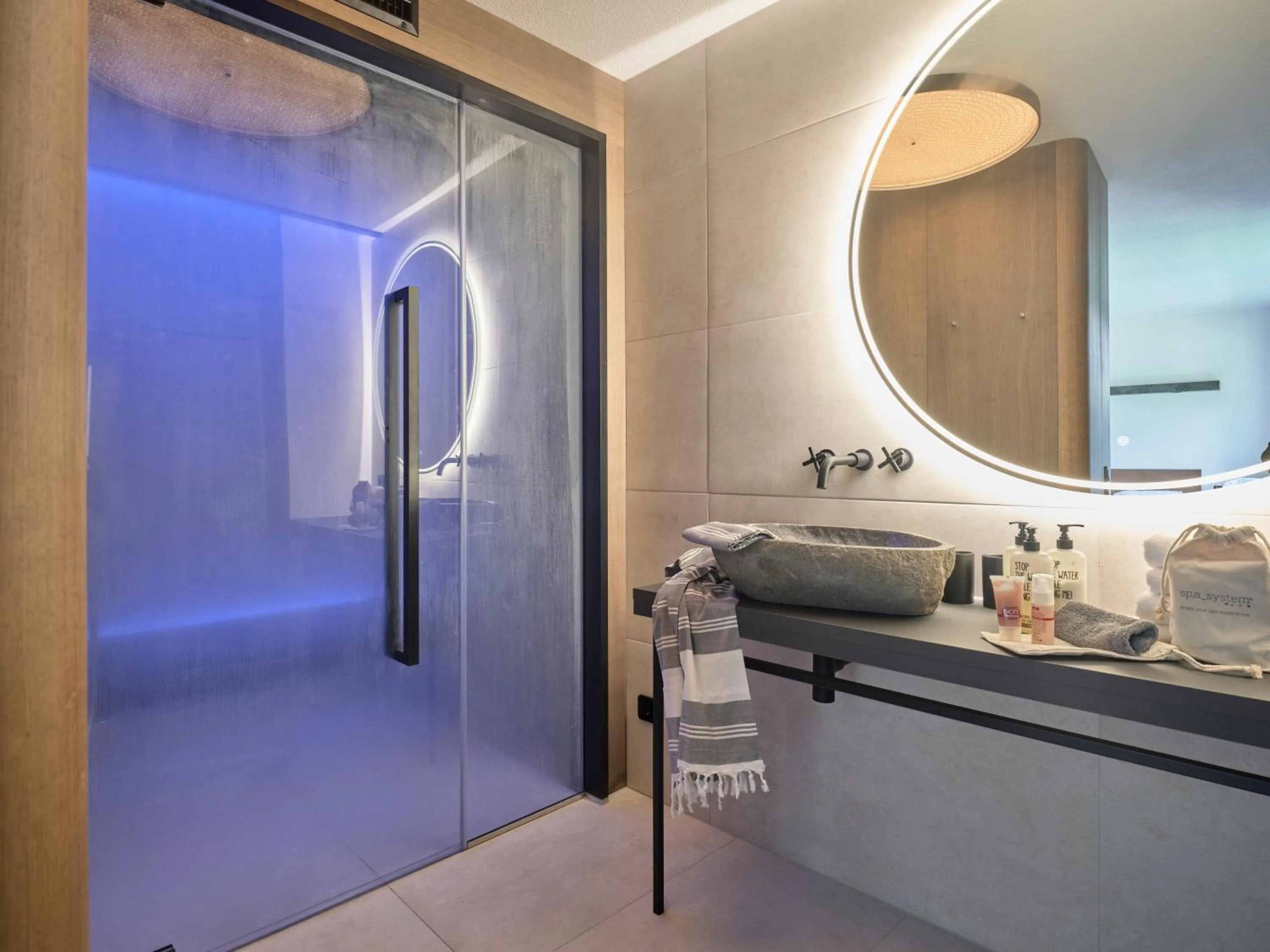 Bathroom in Panoramahotel Fliesserhof