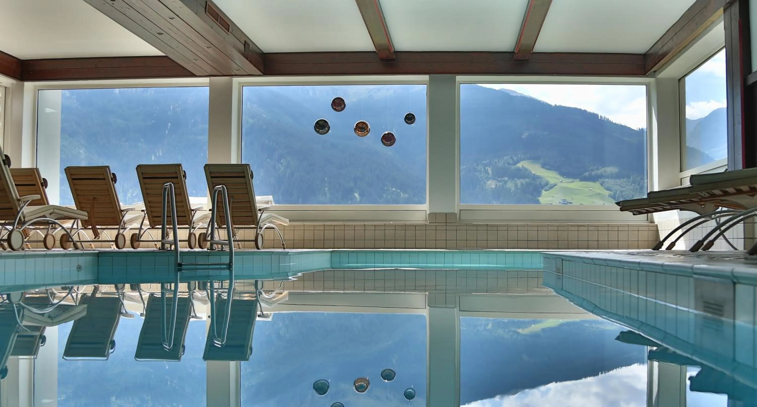 Swimming pool in Panoramahotel Fliesserhof