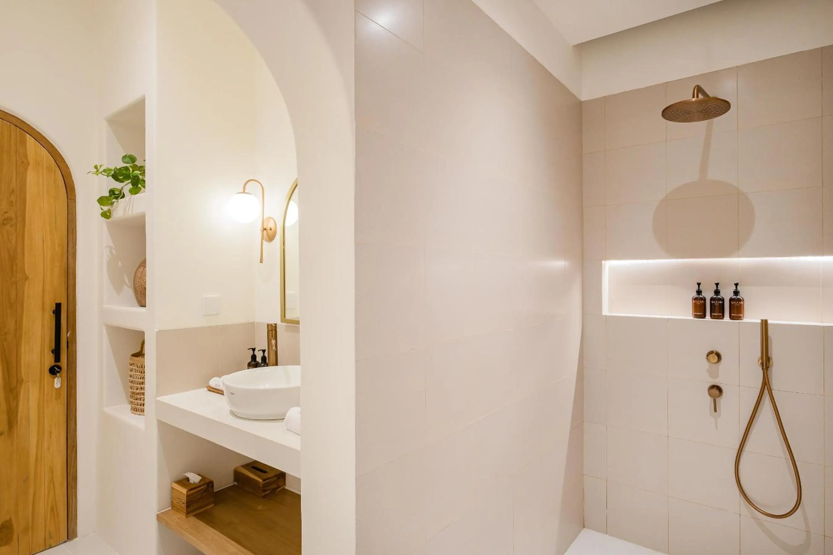 Shower in Mazari Villas