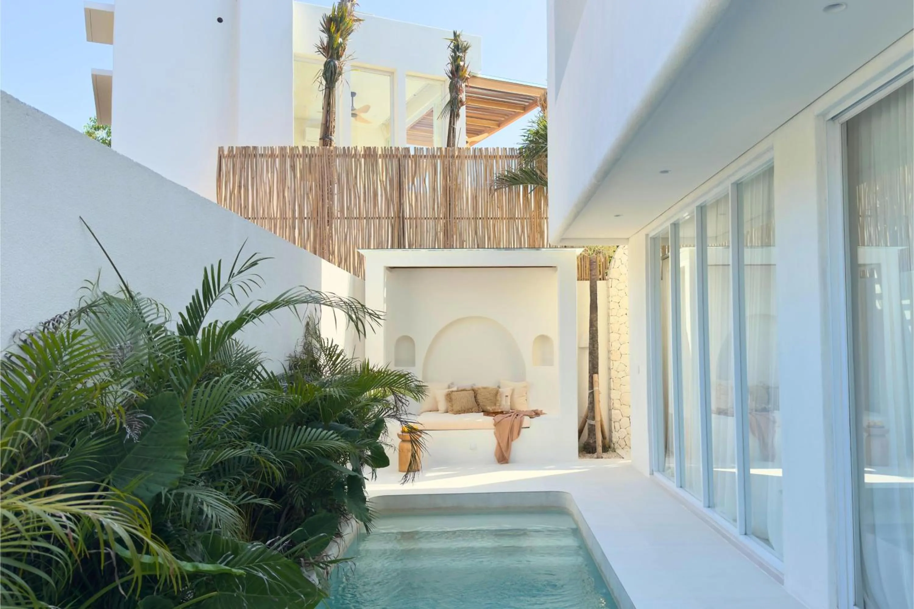 Swimming pool in Mazari Villas