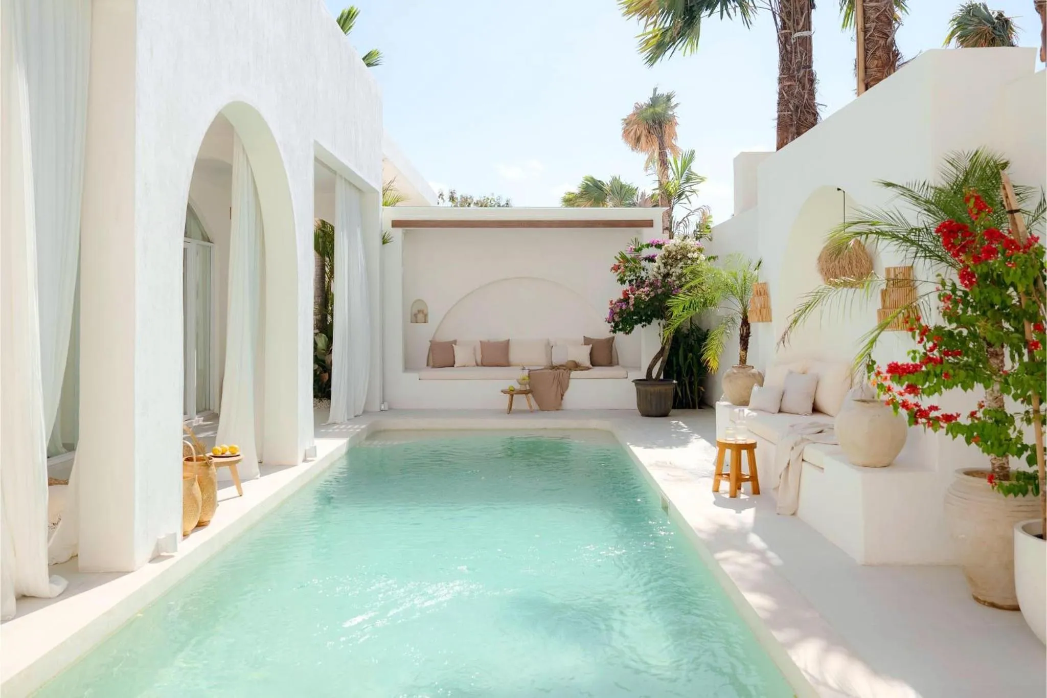 Swimming pool in Mazari Villas