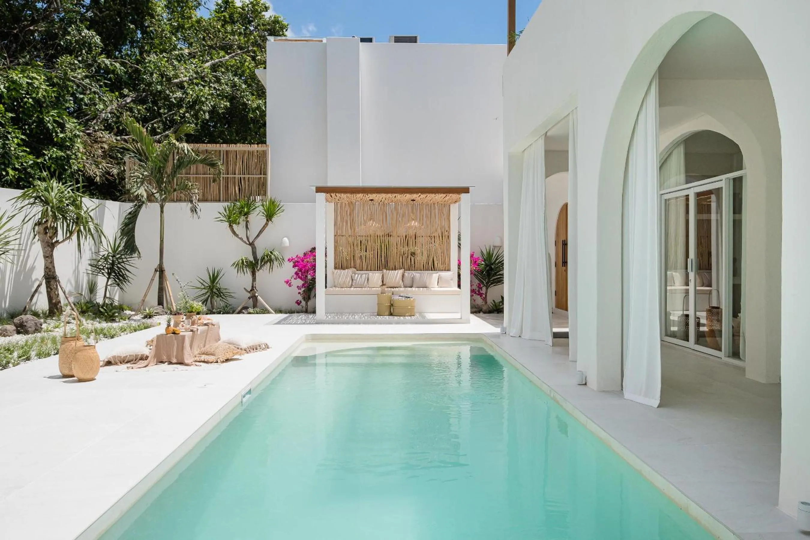 Swimming pool in Mazari Villas