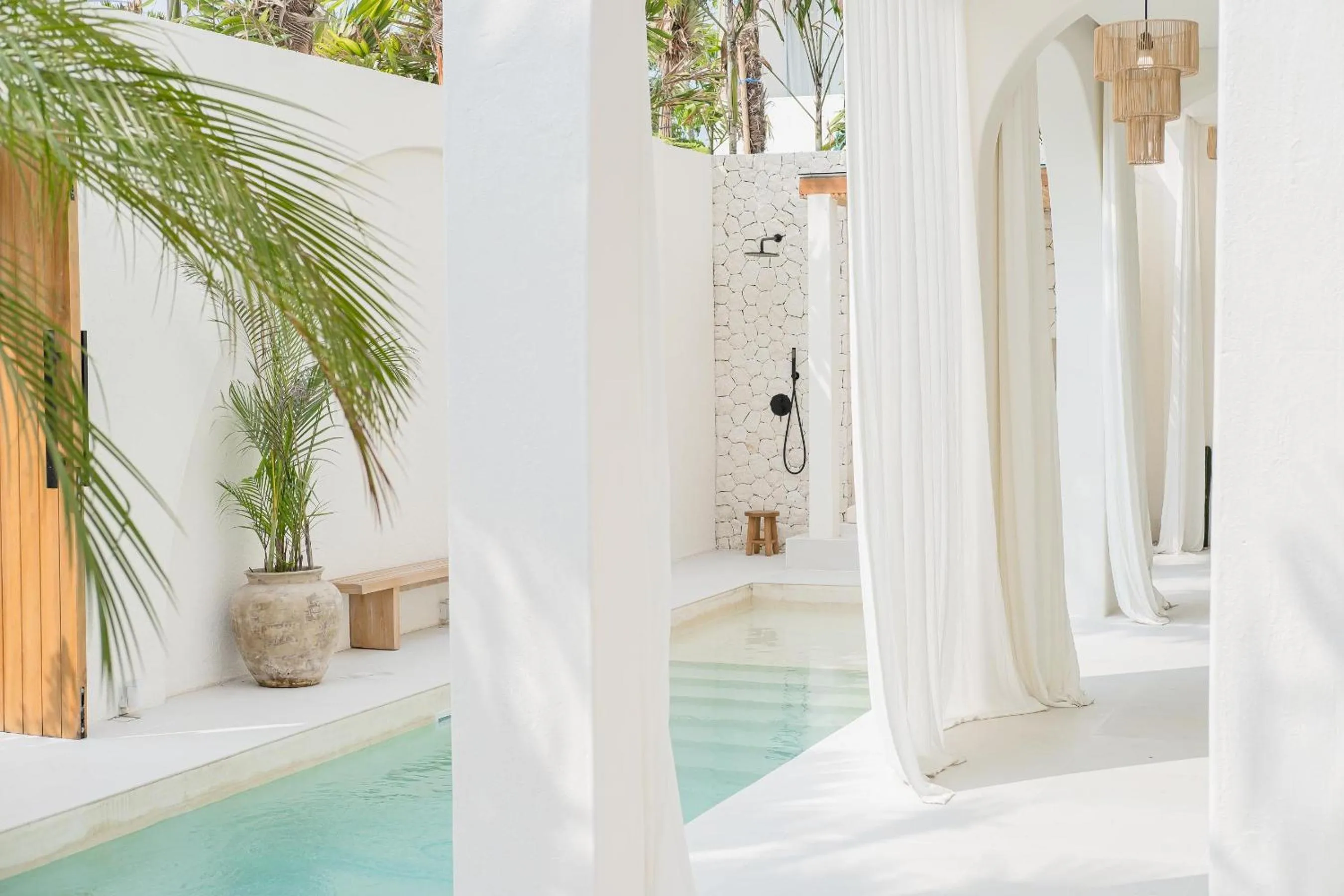 Swimming pool in Mazari Villas