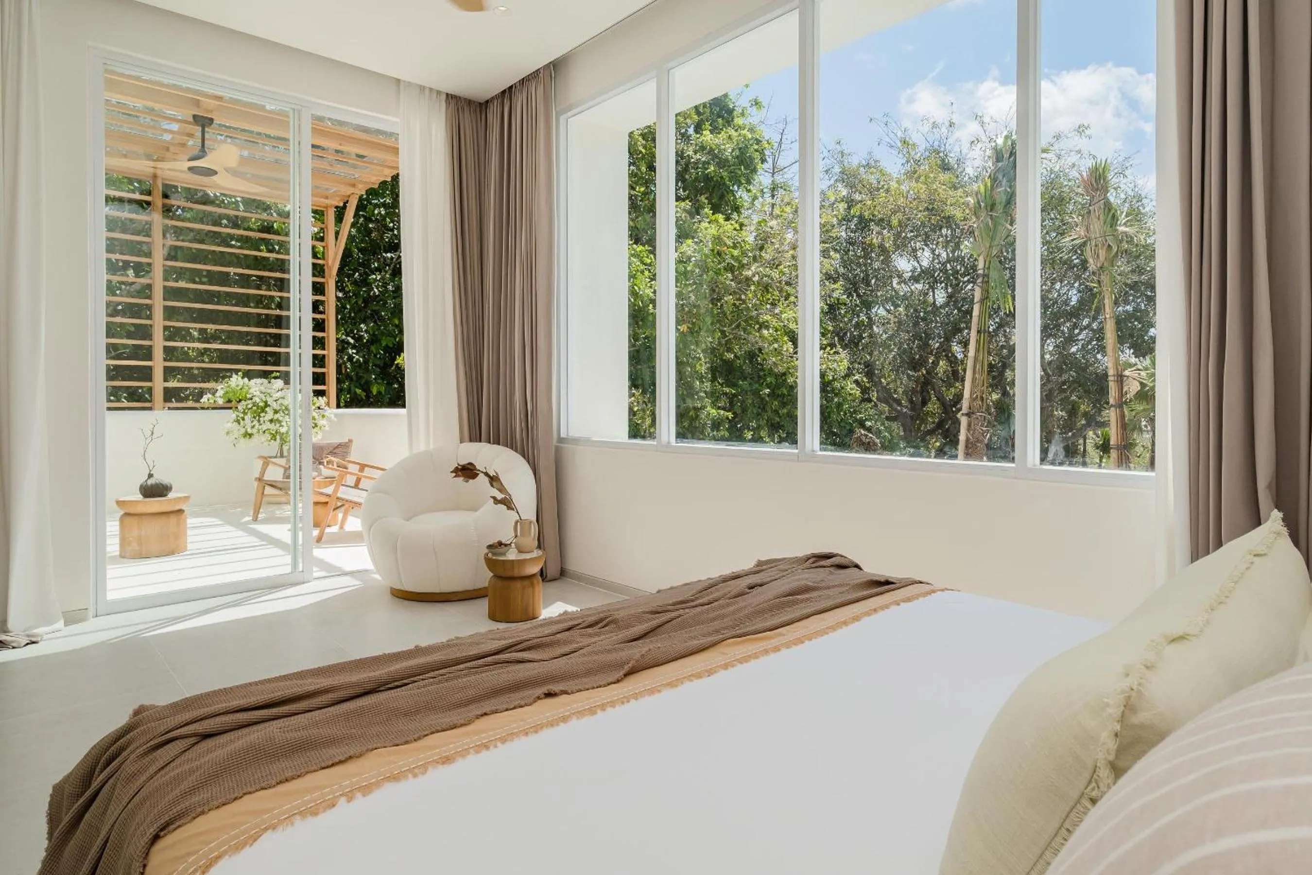 Bed in Mazari Villas