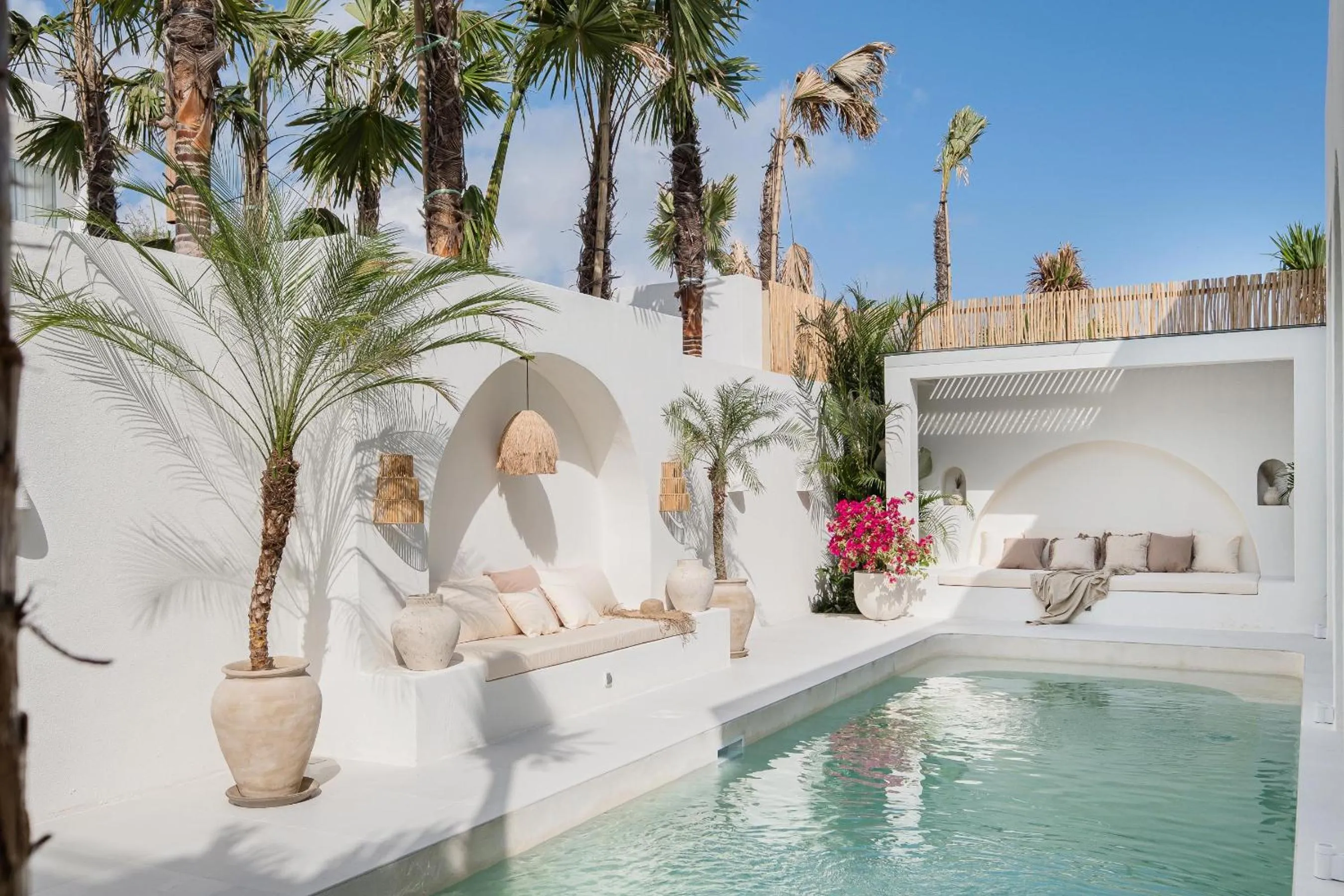 Swimming pool in Mazari Villas