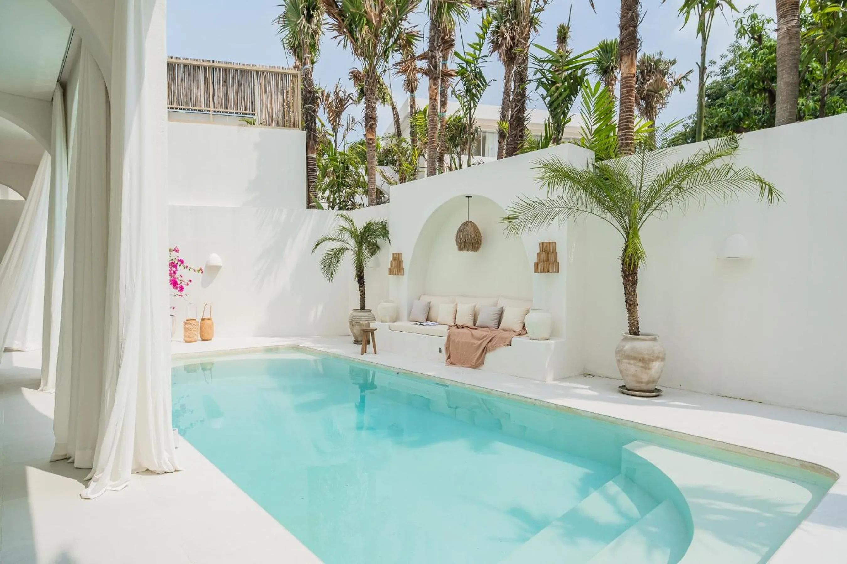 Swimming pool in Mazari Villas