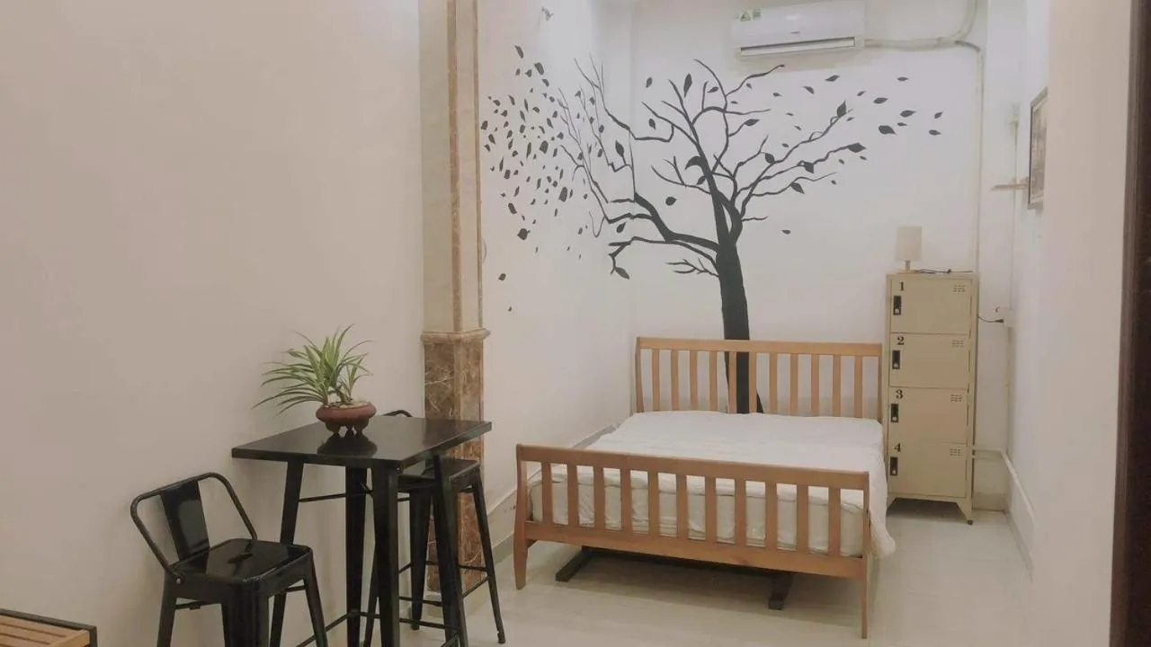 Bedroom, Bed in Alleyway home