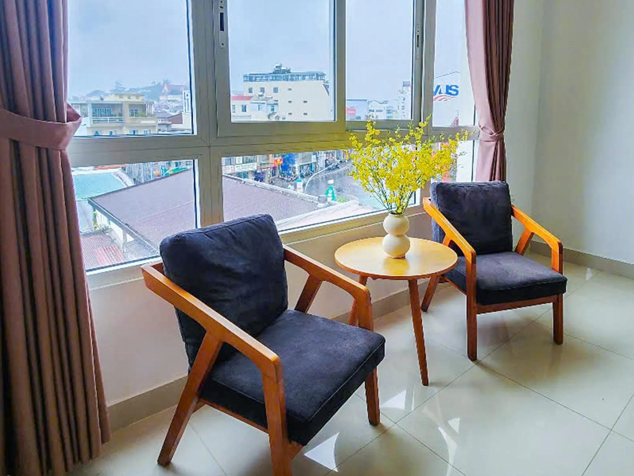 Seating area in H-Long Dalat Hotel - Ngay Trung Tâm