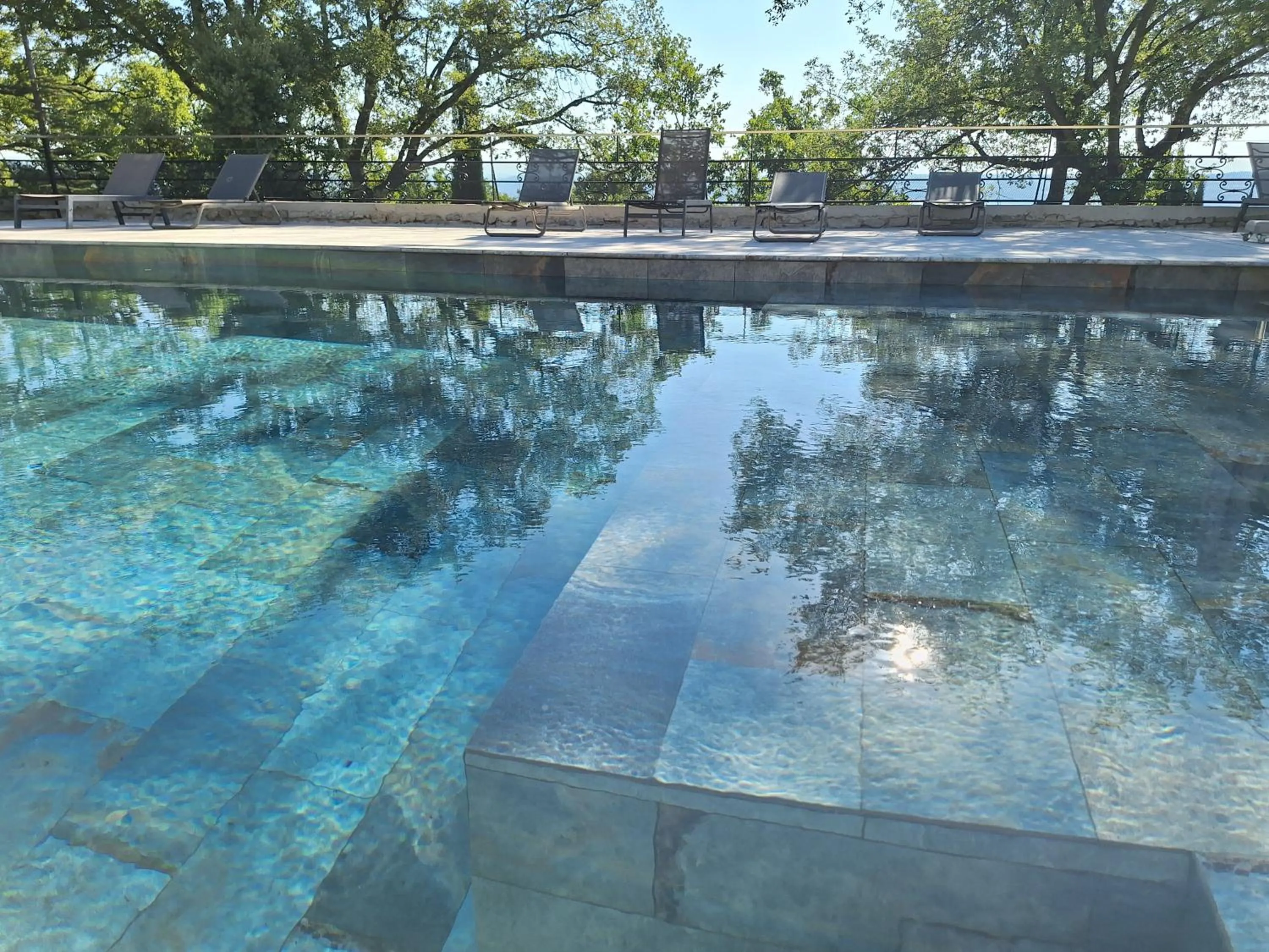 Swimming pool in Domaine de la Mautanne