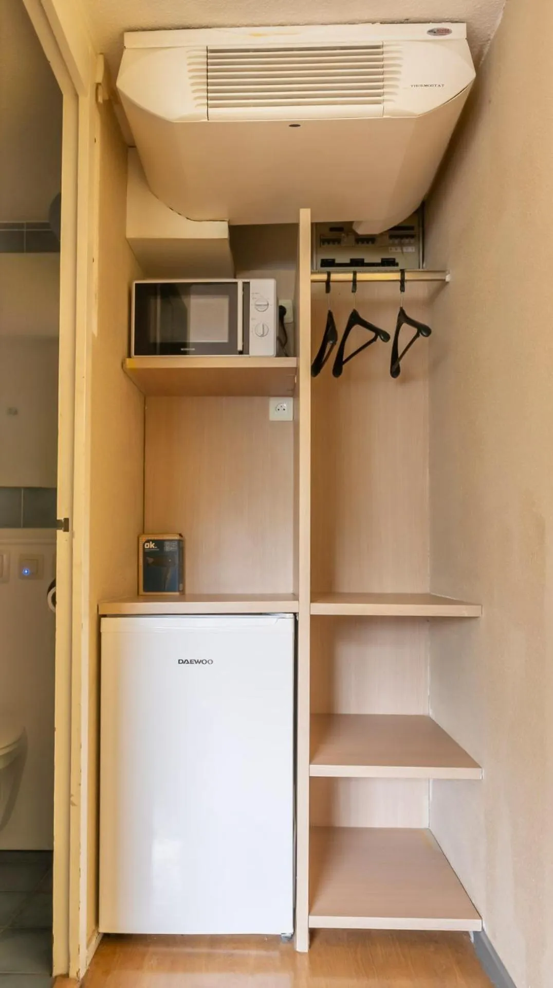 wardrobe in Sleep & Go Brugge