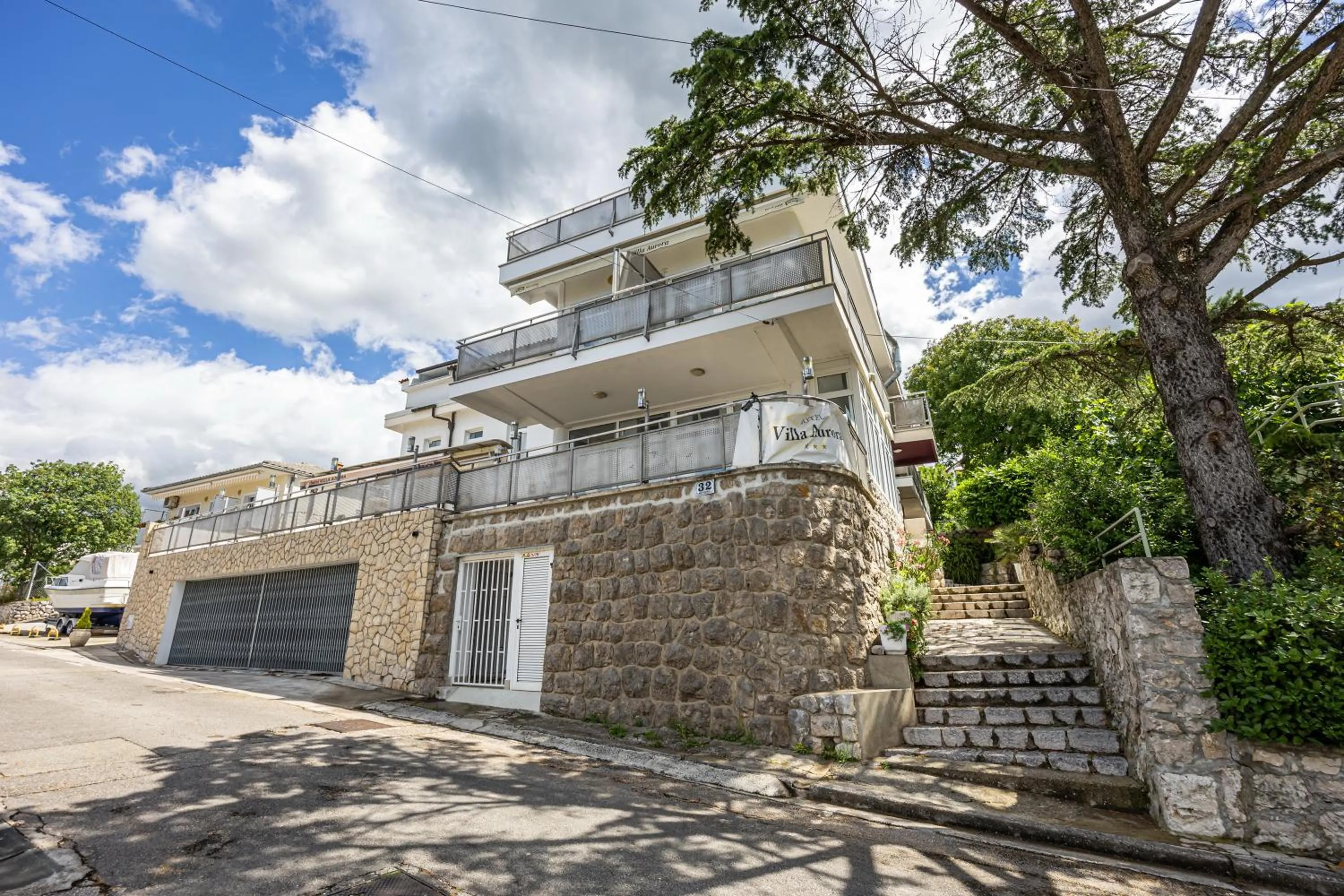 Property building in Villa Aurora