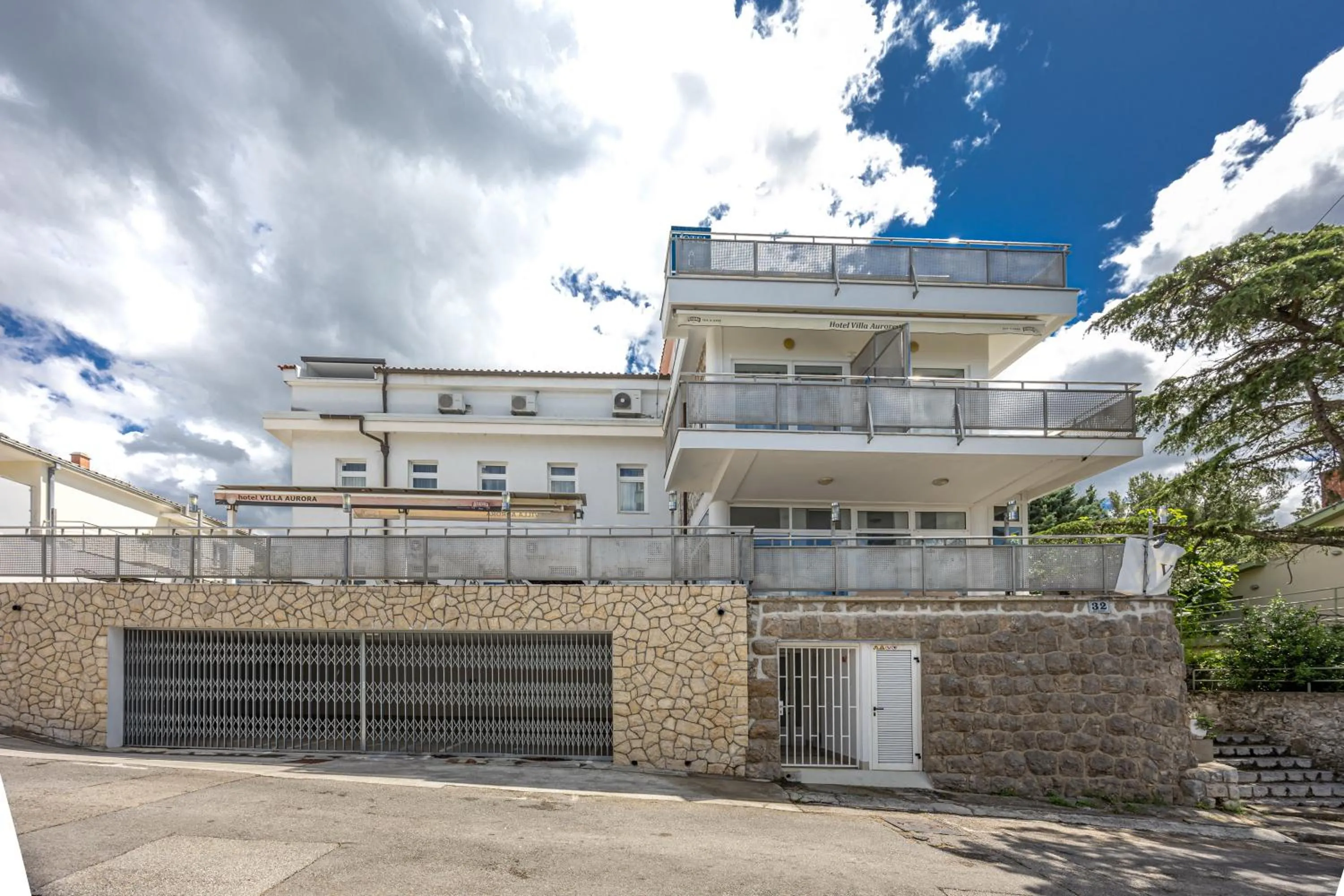 Property building in Villa Aurora