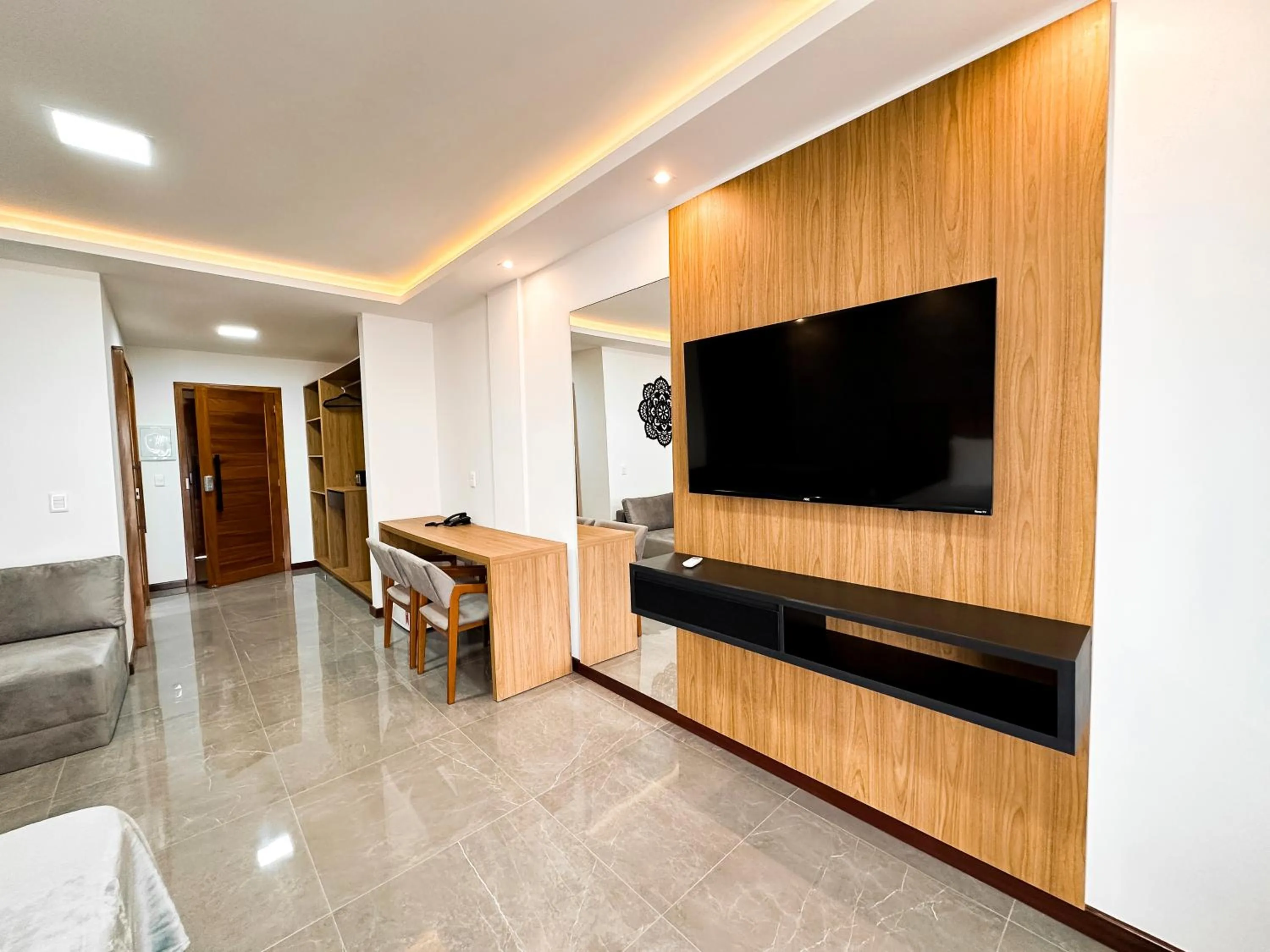 TV and multimedia in Aloha Palace Hotel