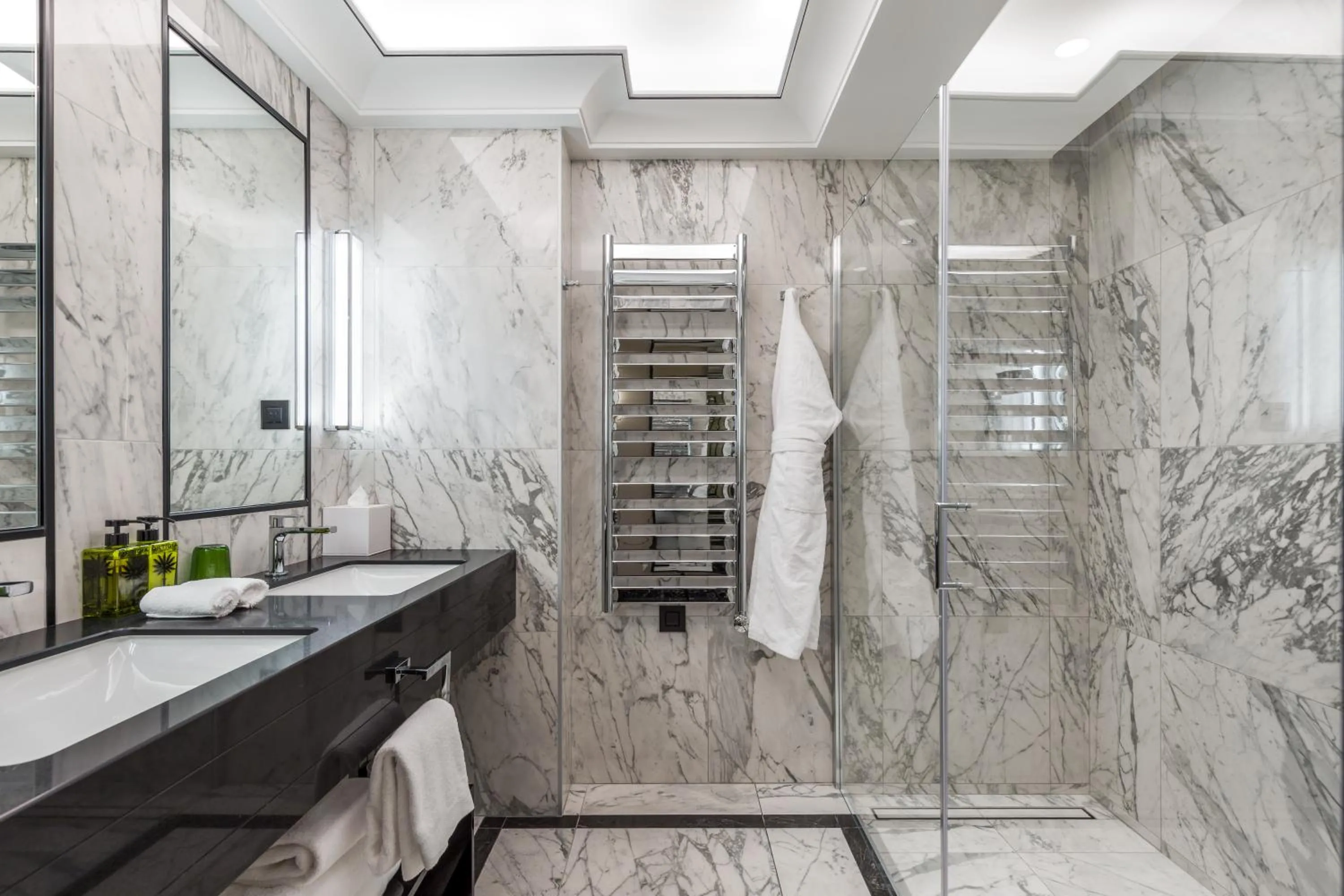 Shower in Maison Albar - Le Victoria