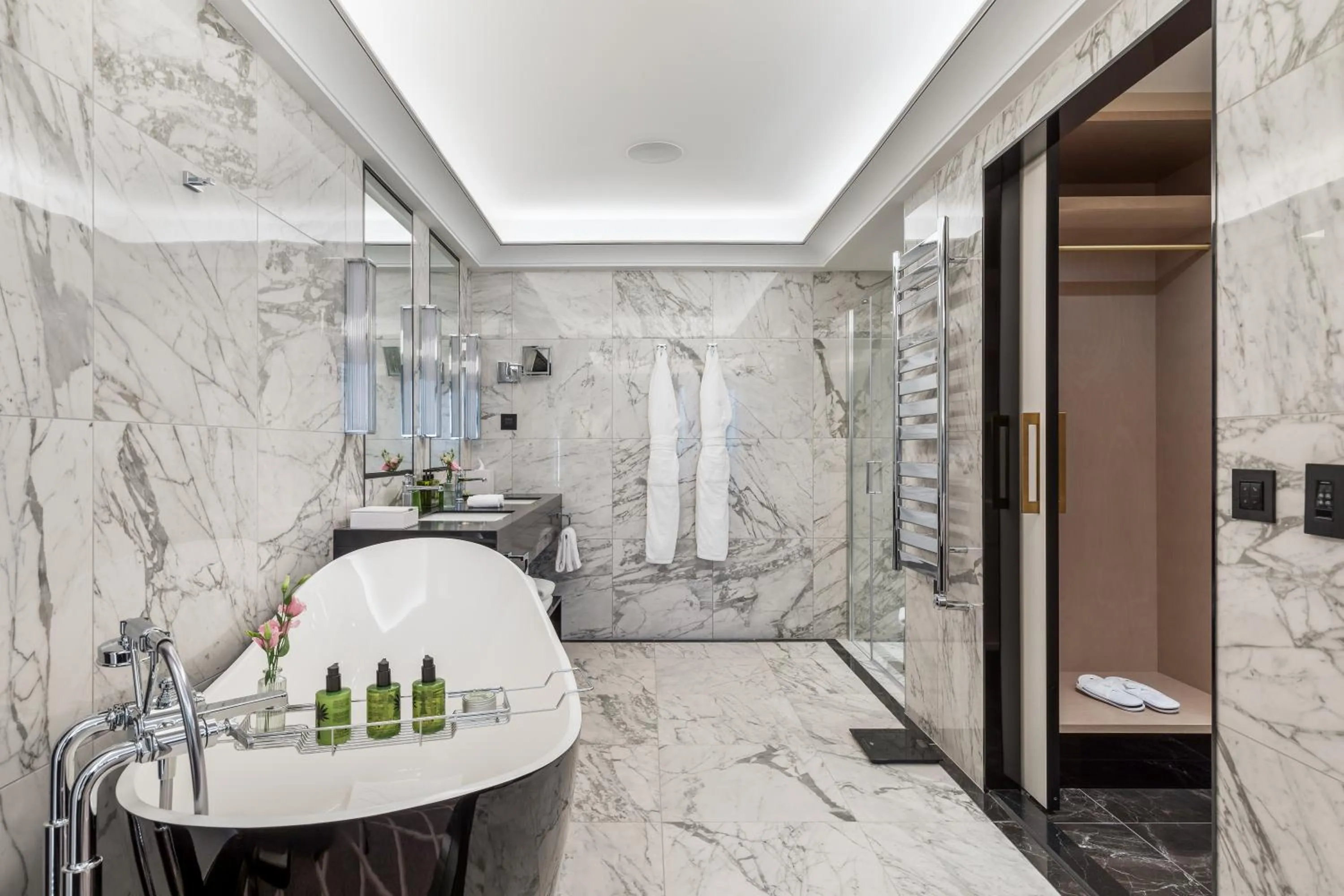 Shower in Maison Albar - Le Victoria