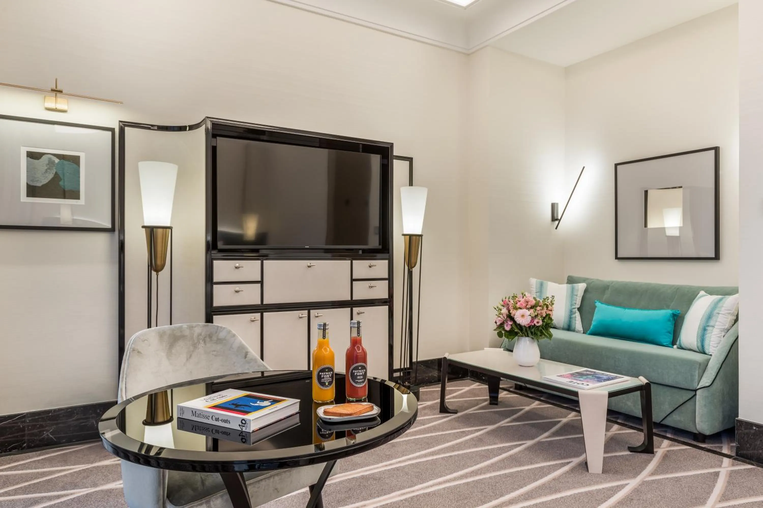 TV and multimedia in Maison Albar - Le Victoria